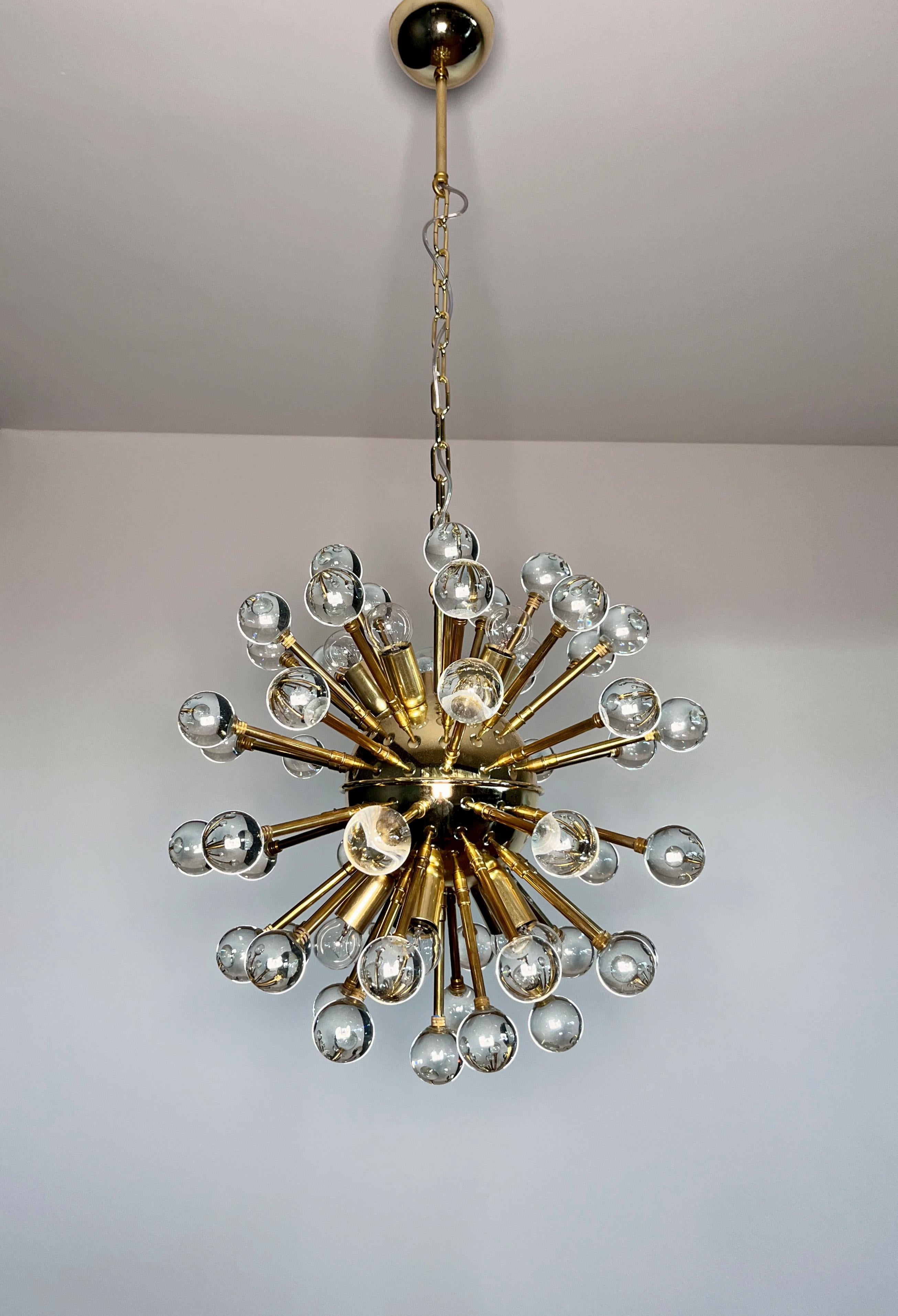 Vetro artistico Spectacular Murano clear Glass Sputnik Chandelier - 51 glasses in vendita