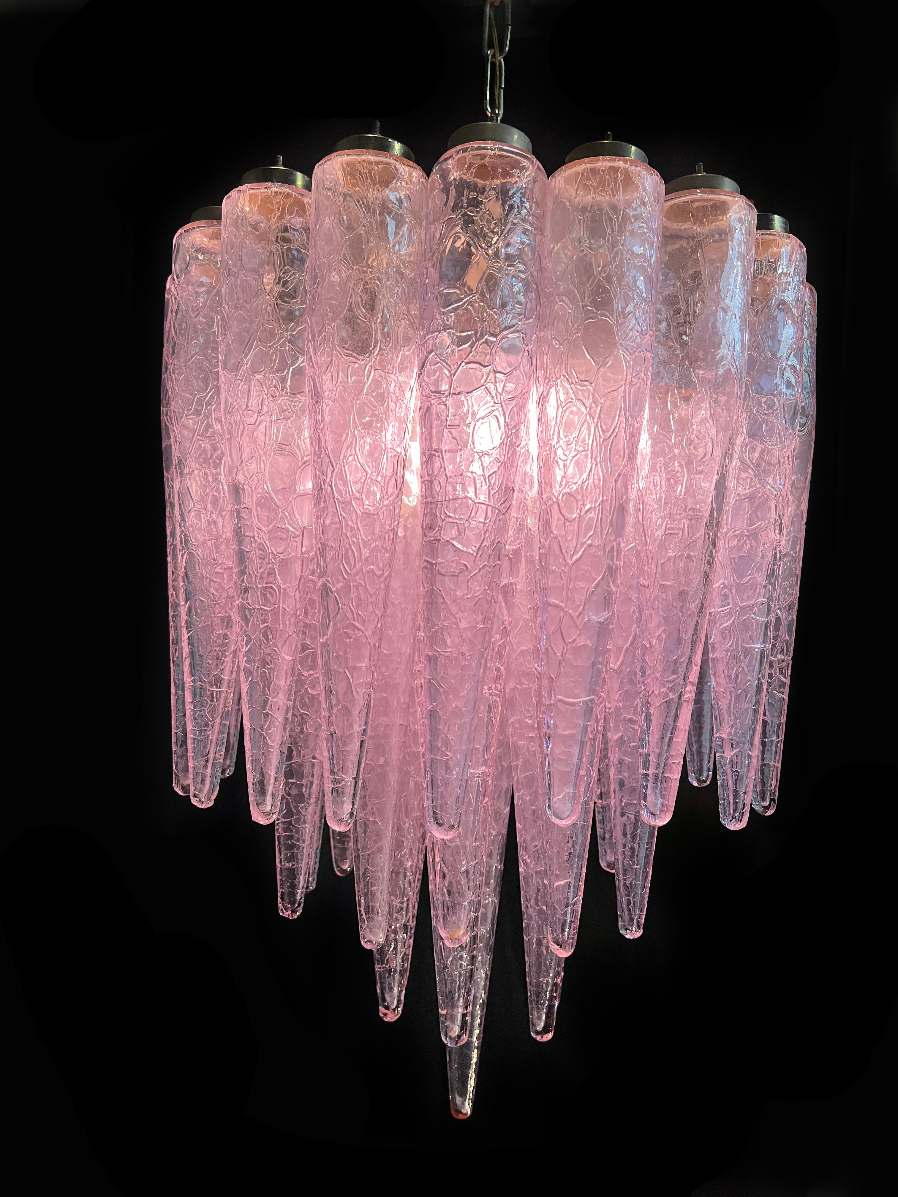Spectacular Murano glass chandelier. Elegant lighting object.
Condition: Perfect vintage condition. The glasses are perfect; brass that serves as a glazing bead has some sign of opacity due to the passing of the years.


