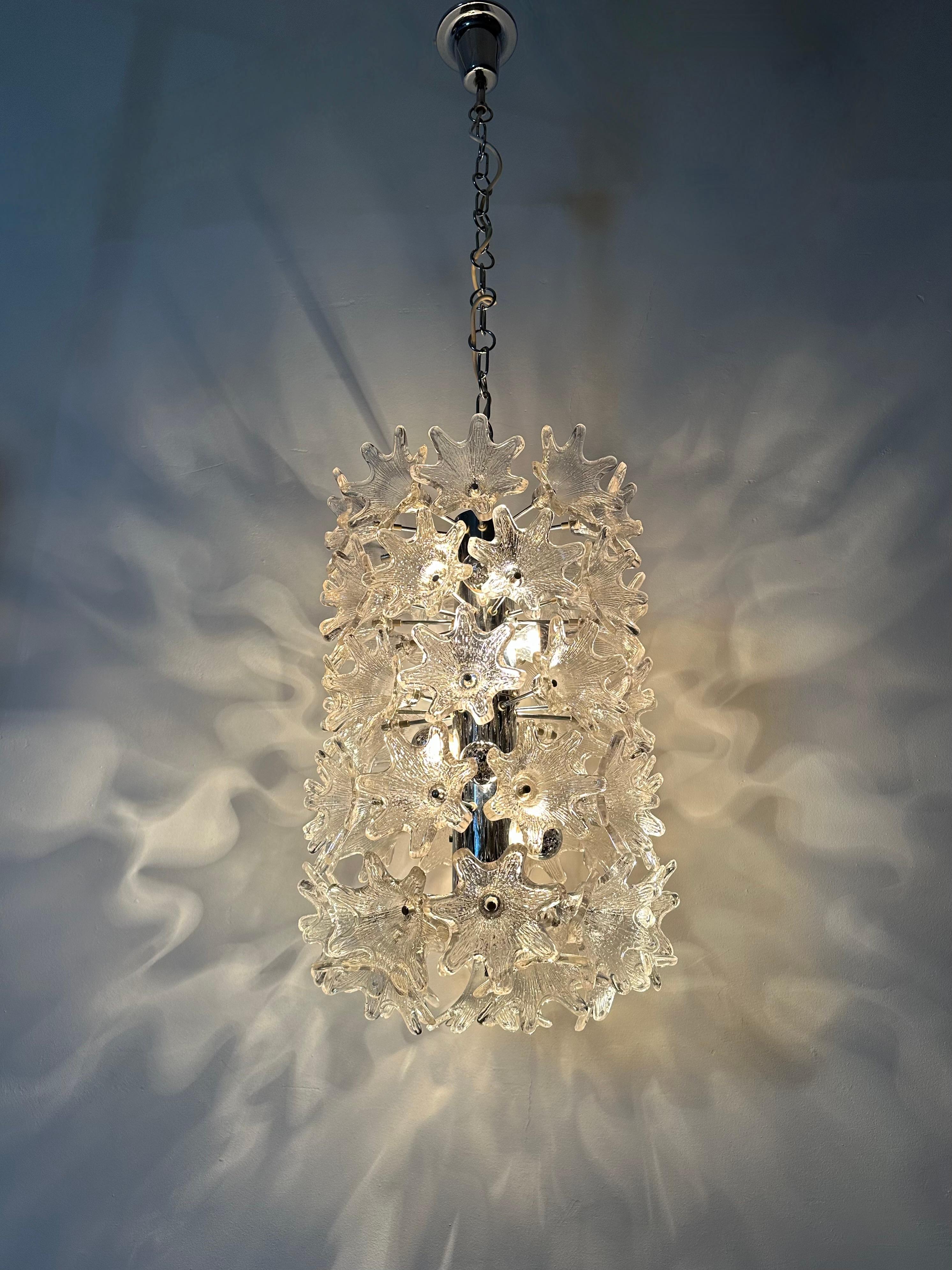 Spectacular Murano glass flower chandelier by Venini for VeArt, Italy 1970s For Sale 3