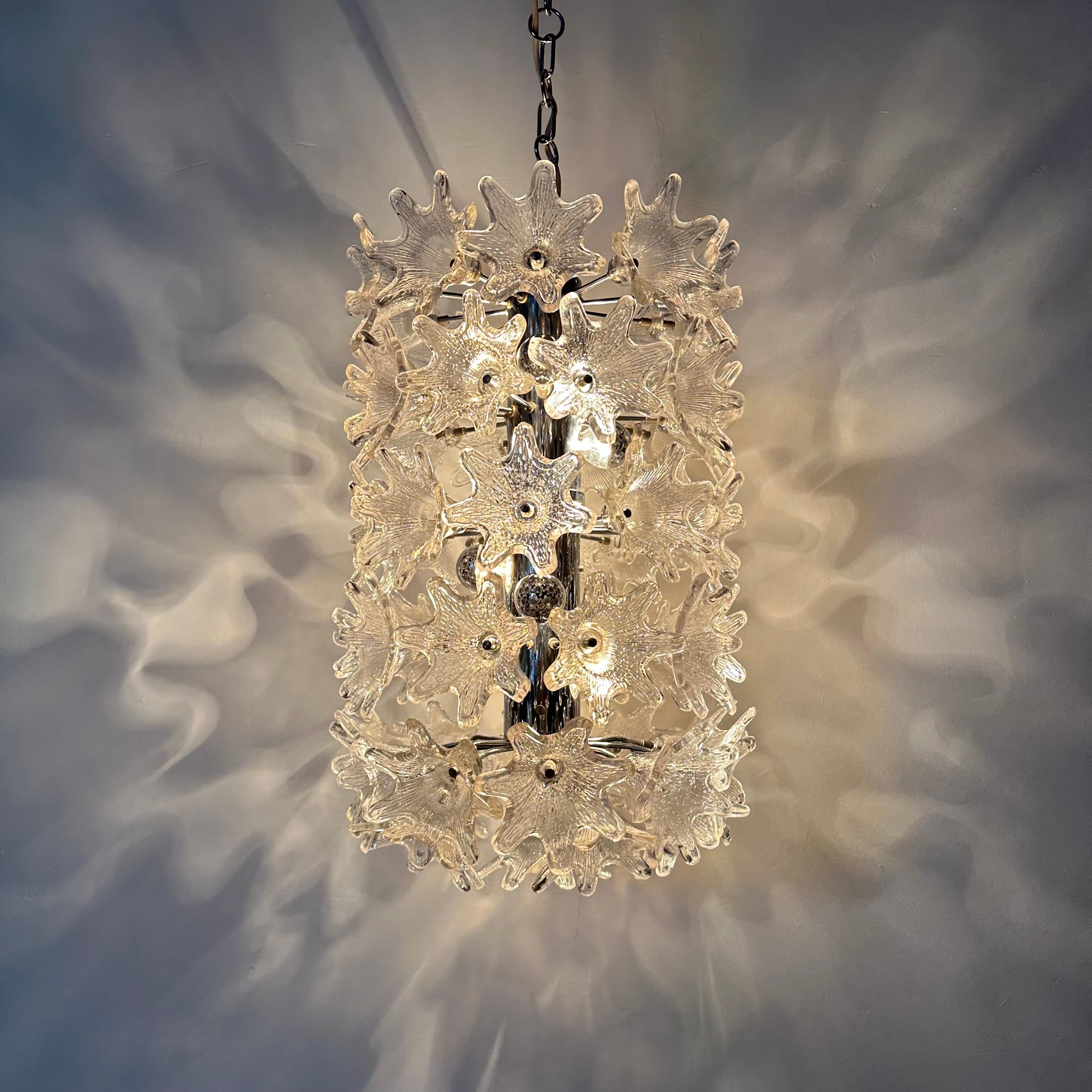 Spectacular Murano glass flower chandelier by Venini for VeArt, Italy 1970s For Sale 5