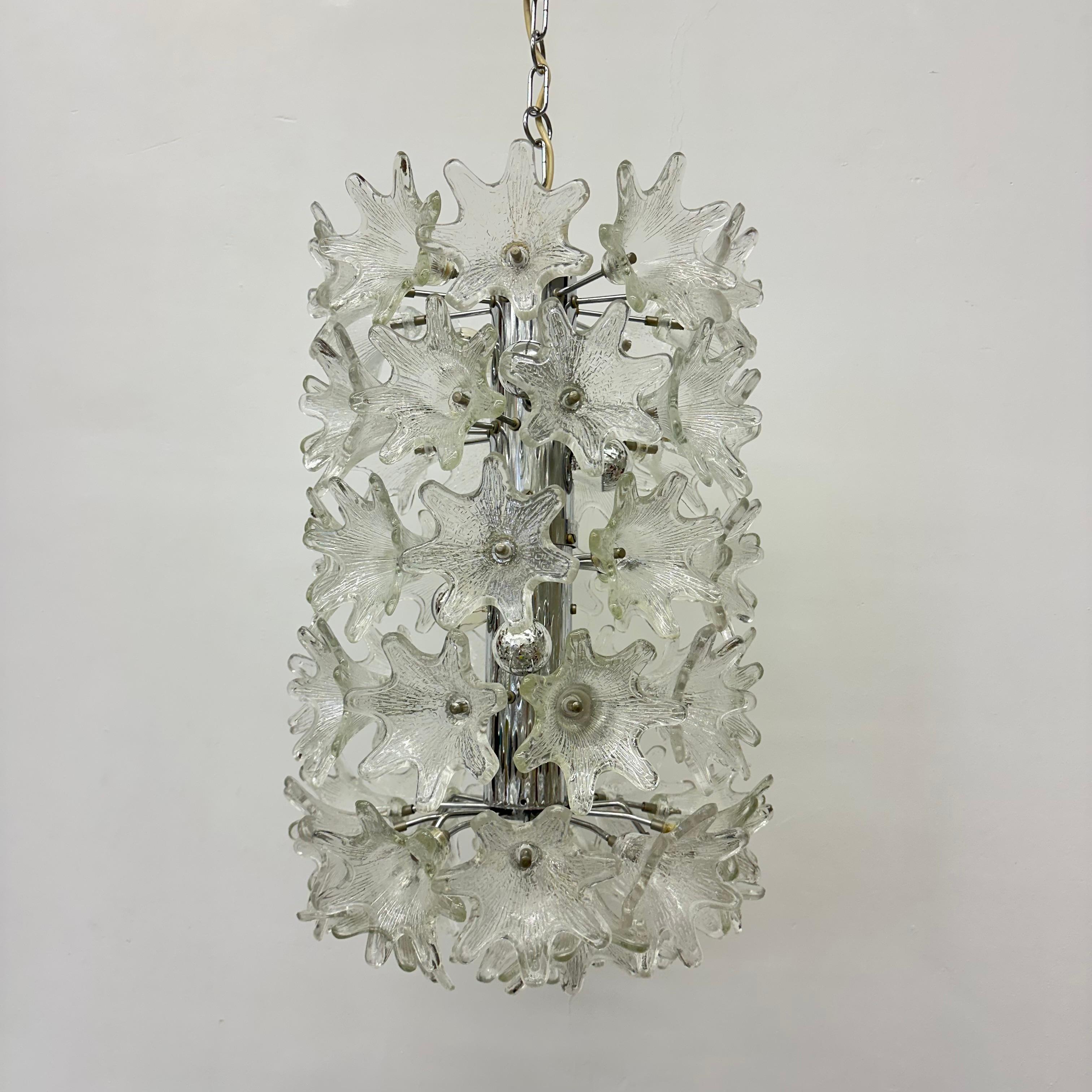 Spectacular Murano glass flower chandelier by Venini for VeArt, Italy 1970s

Dimensions: 130cm Height , 37cm Diameter
Condition: Good
Period: 1970s
Material: Glass , metal