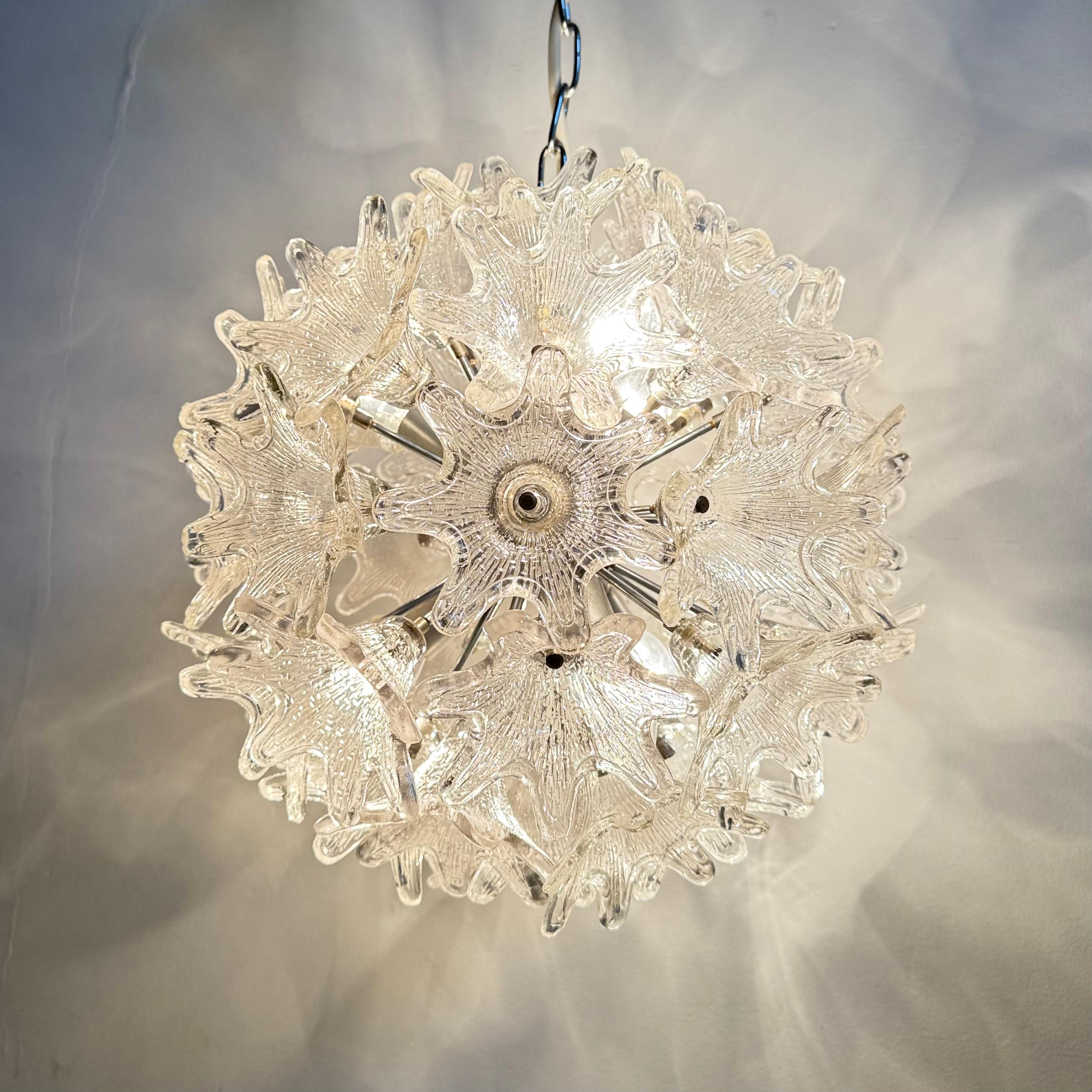 Abmessungen: 80cm Höhe, 36cm Durchmesser
Zustand: Gut
MATERIAL: Metall, Glas