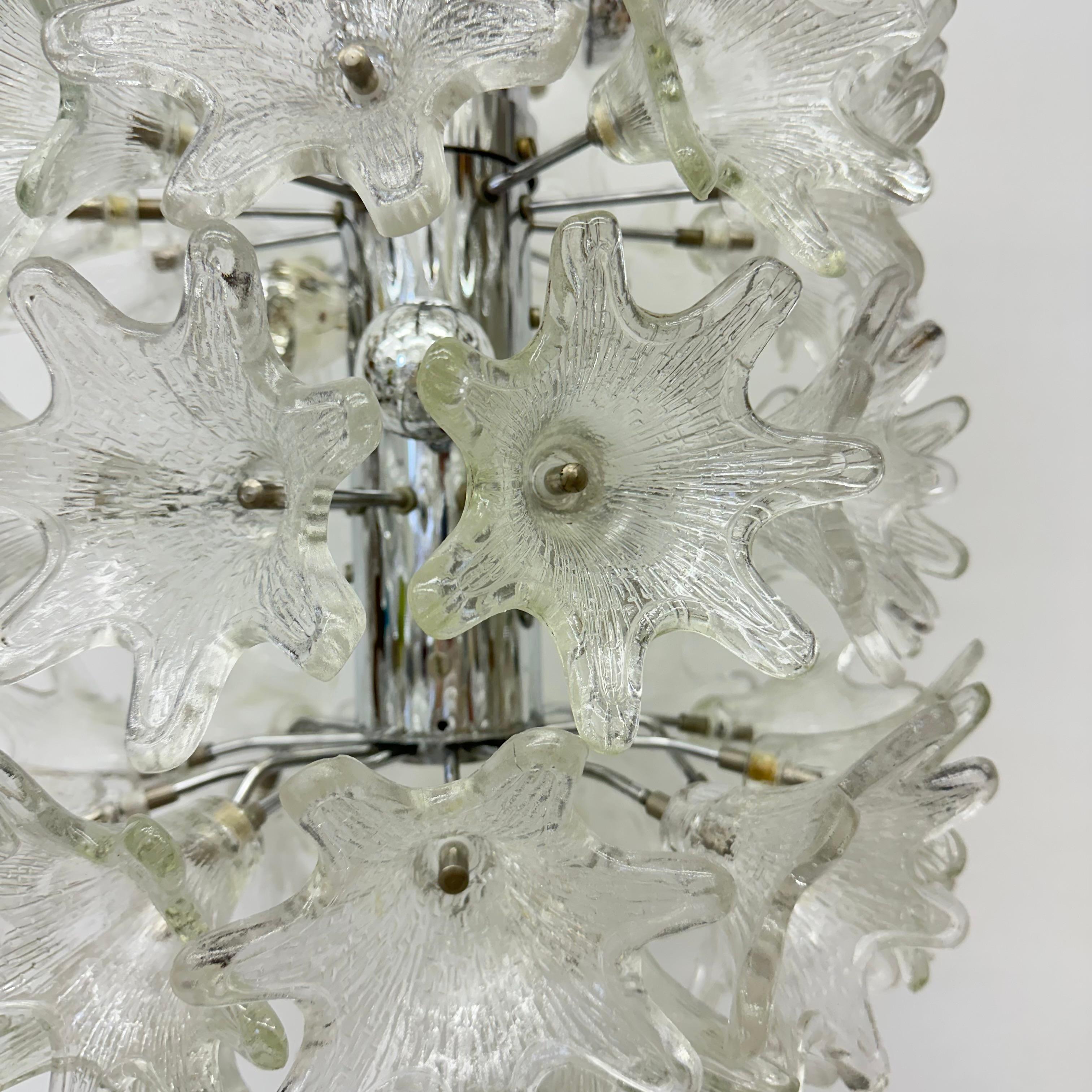 Italian Spectacular Murano glass flower chandelier by Venini for VeArt, Italy 1970s For Sale