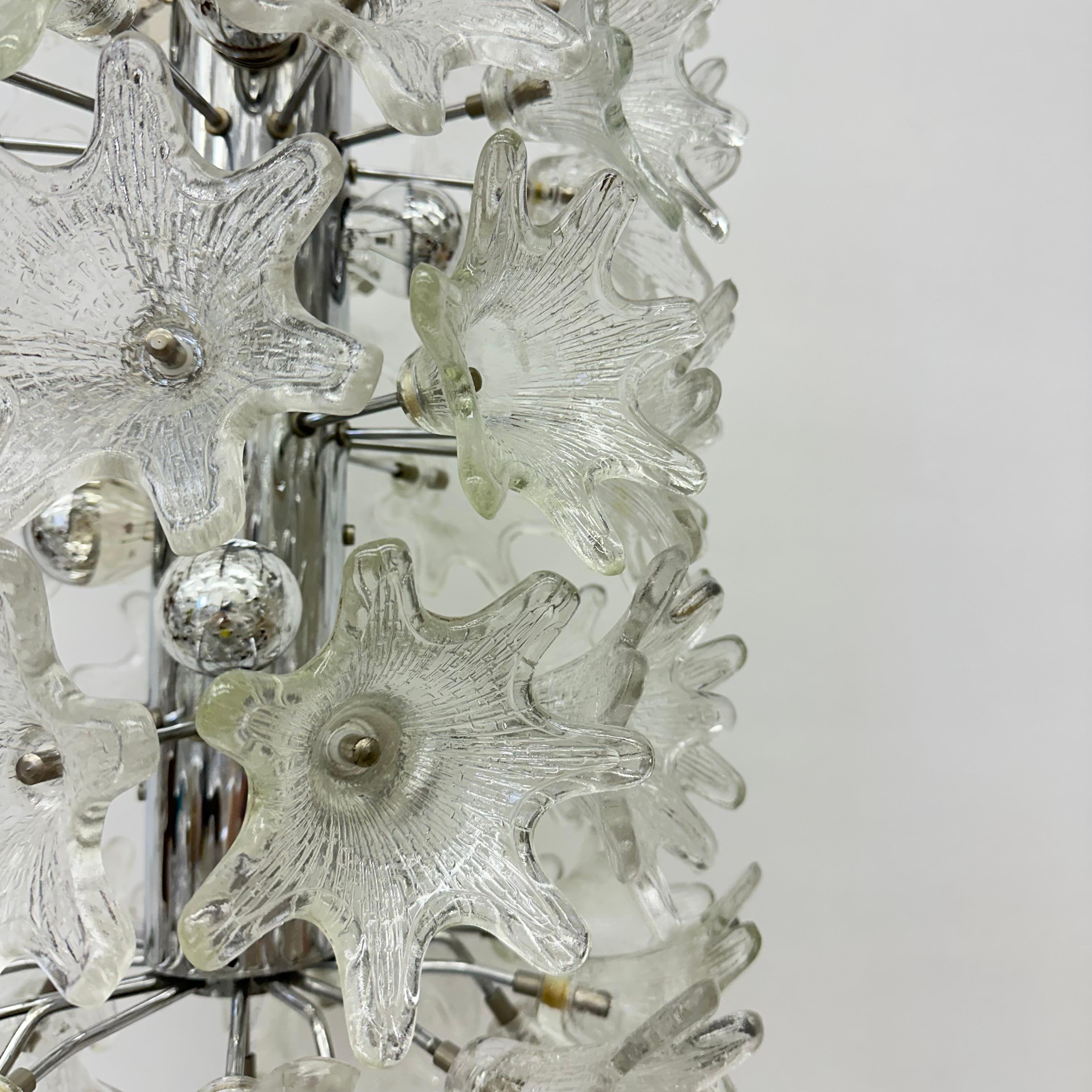 Late 20th Century Spectacular Murano glass flower chandelier by Venini for VeArt, Italy 1970s For Sale