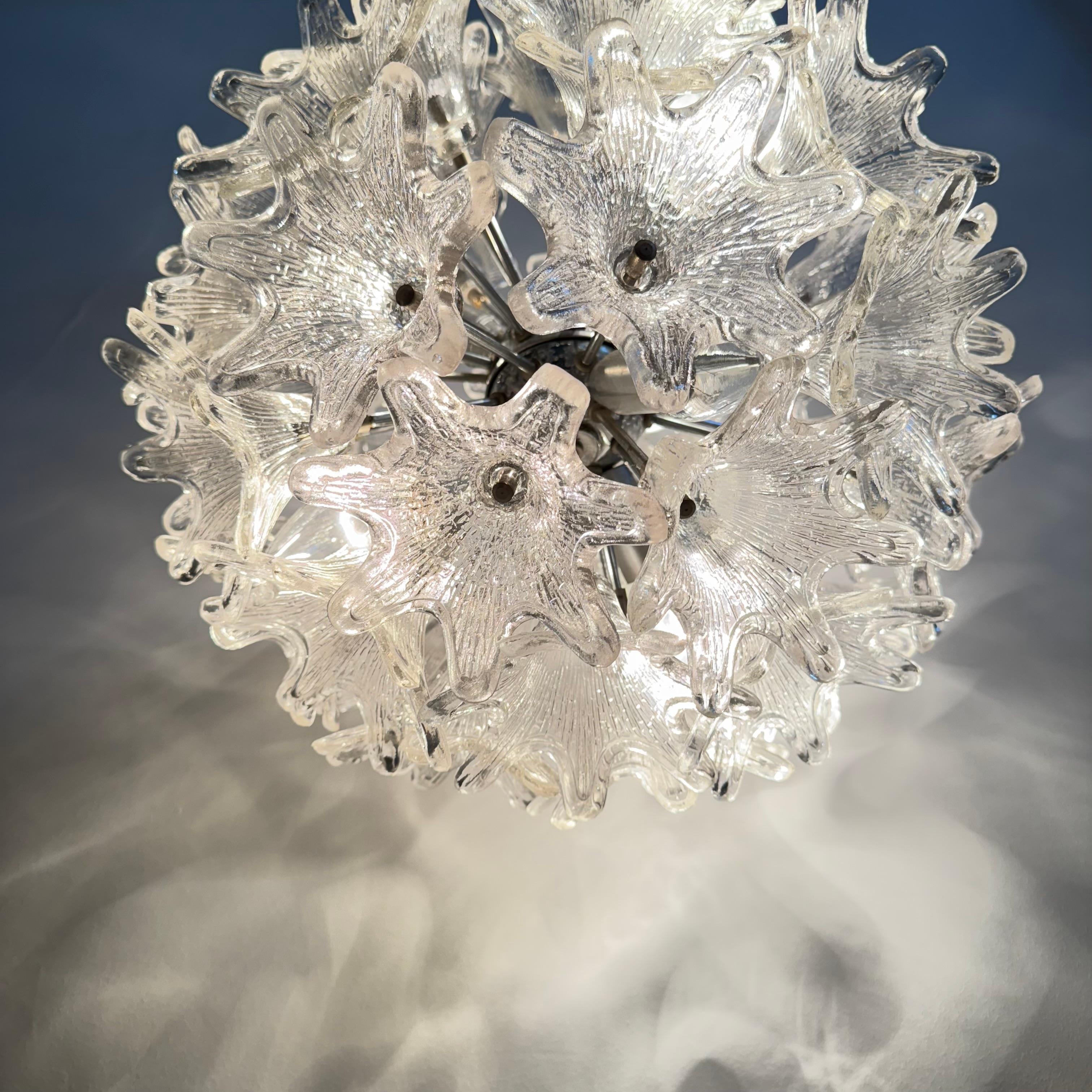 Spektakulärer Blumenleuchter aus Murano-Glas von Venini für VeArt, Italien 1970er Jahre (Metall) im Angebot