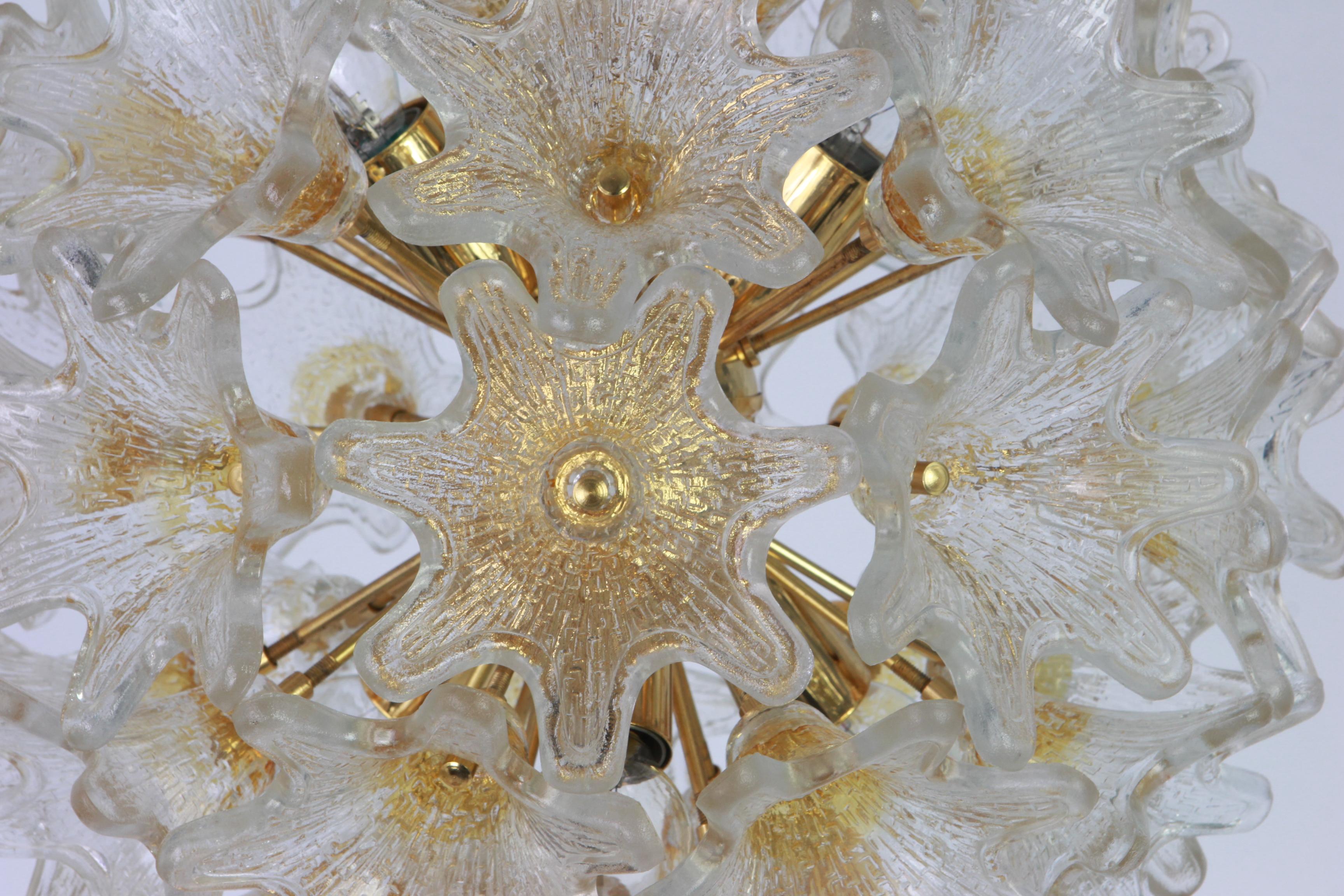 Spectacular Murano glass and brass sunburst flower chandelier by Venini for VeArt, Italy 1970s
Stunning shape and a great light effect.
All glasses are in good condition, small signs of age on the frame.
It needs six small-size bulbs (E-14 bulbs) up