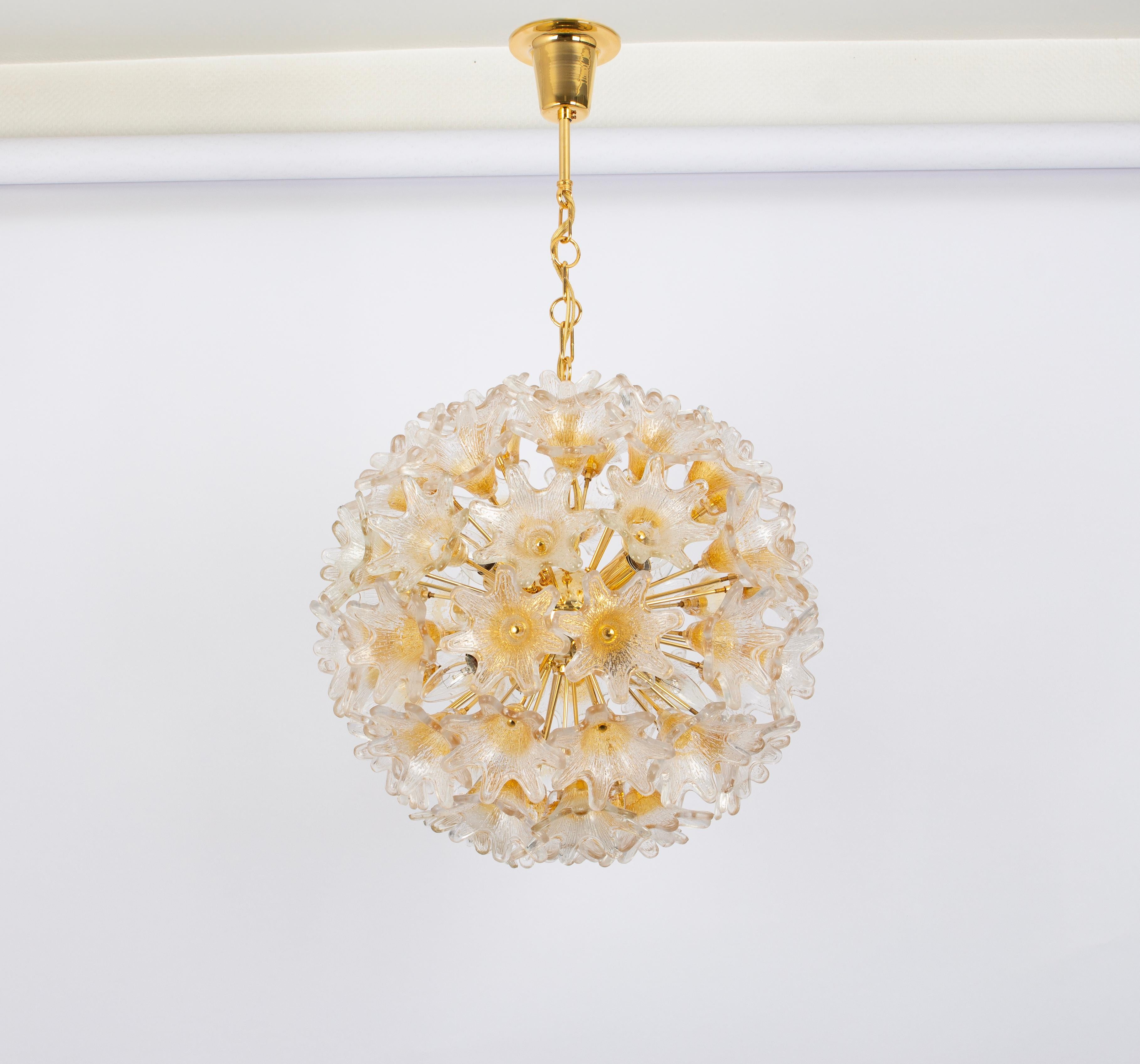 Spectacular Murano Glass Sunburst Flower Chandelier by Venini VeArt, Italy 1970s In Good Condition For Sale In Aachen, NRW