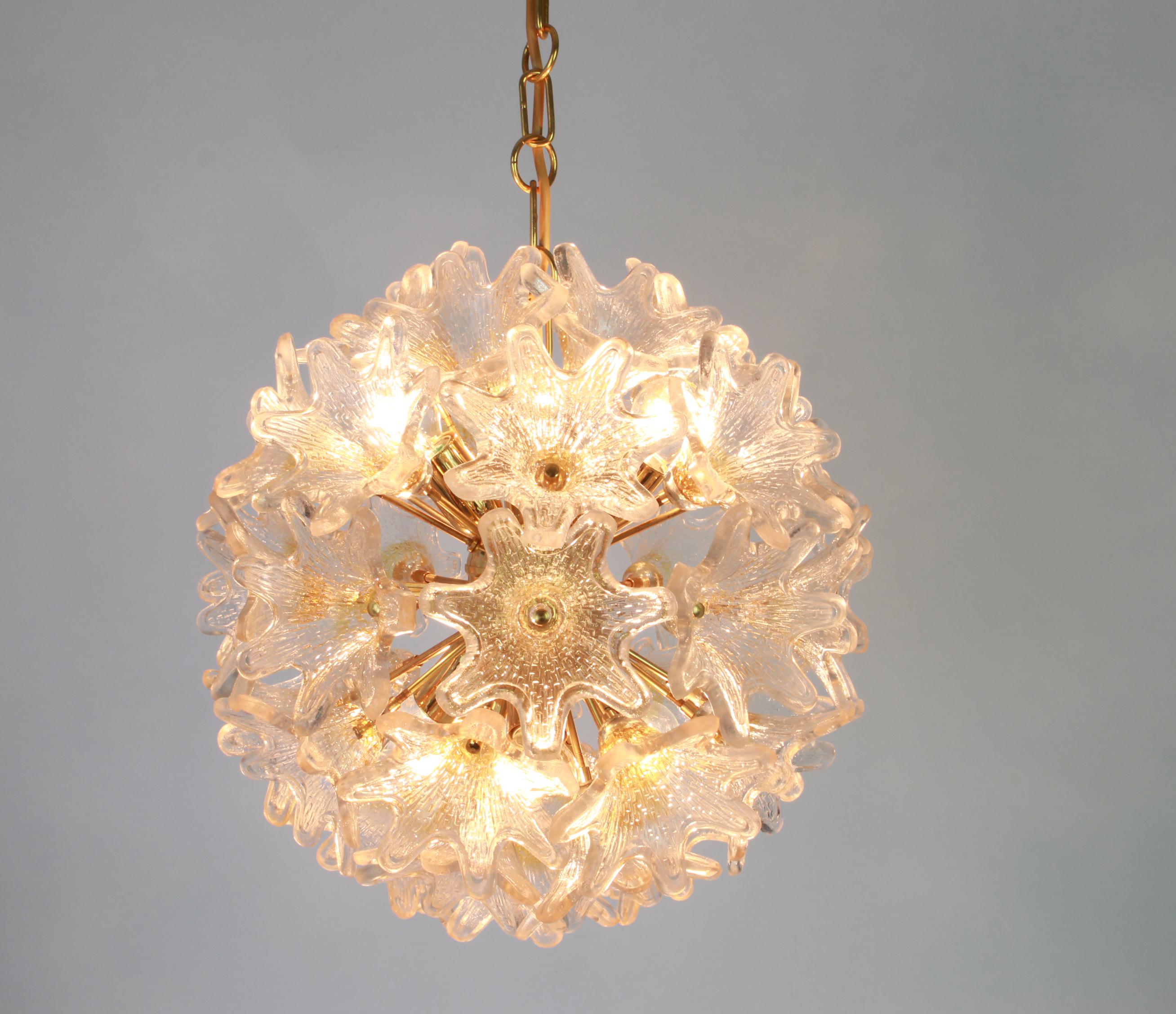 Spectacular Murano Glass Sunburst Flower Chandelier by Venini VeArt, Italy 1970s In Good Condition For Sale In Aachen, NRW