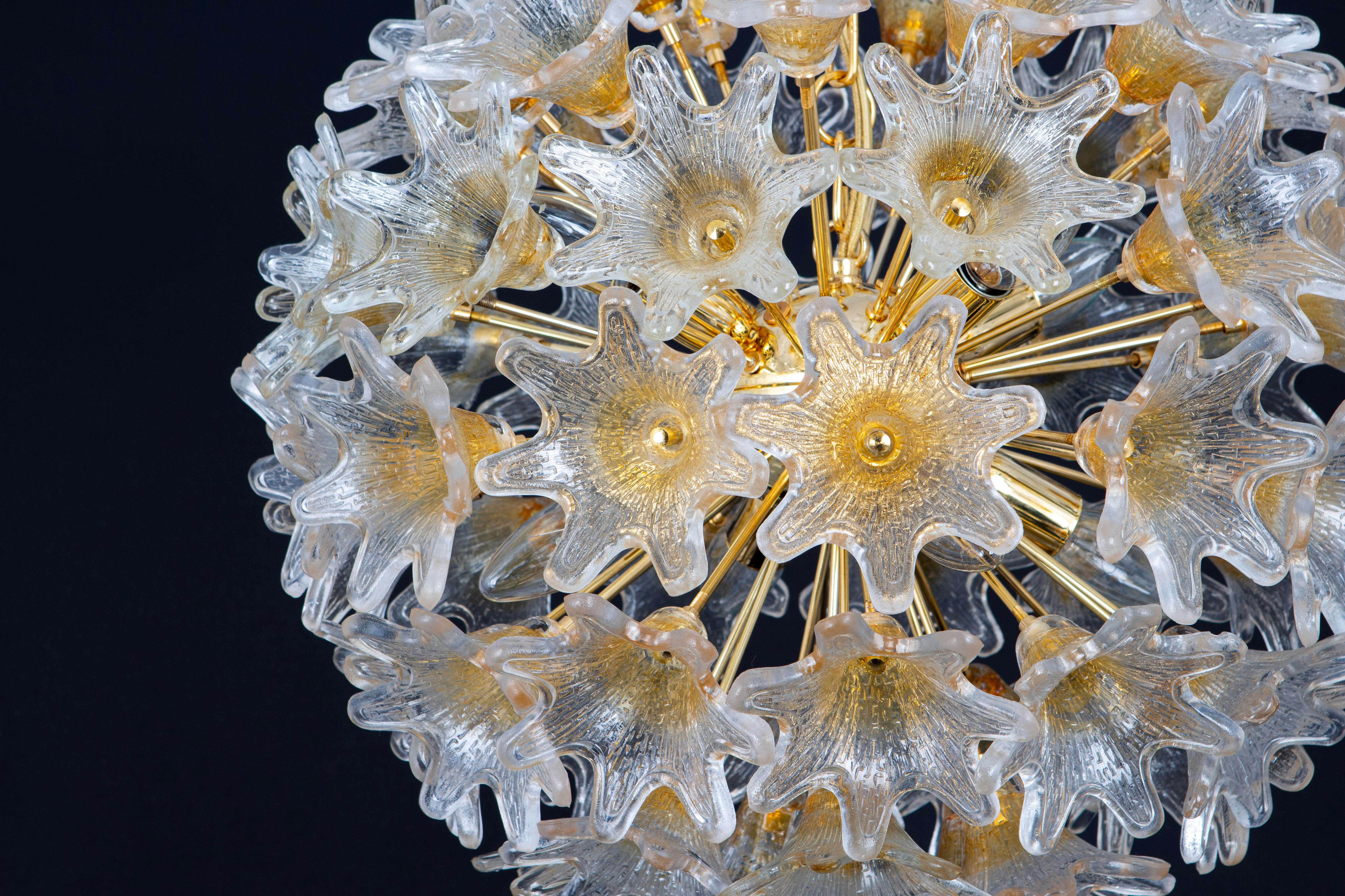 Brass Spectacular Murano Glass Sunburst Flower Chandelier by Venini VeArt, Italy 1970s For Sale
