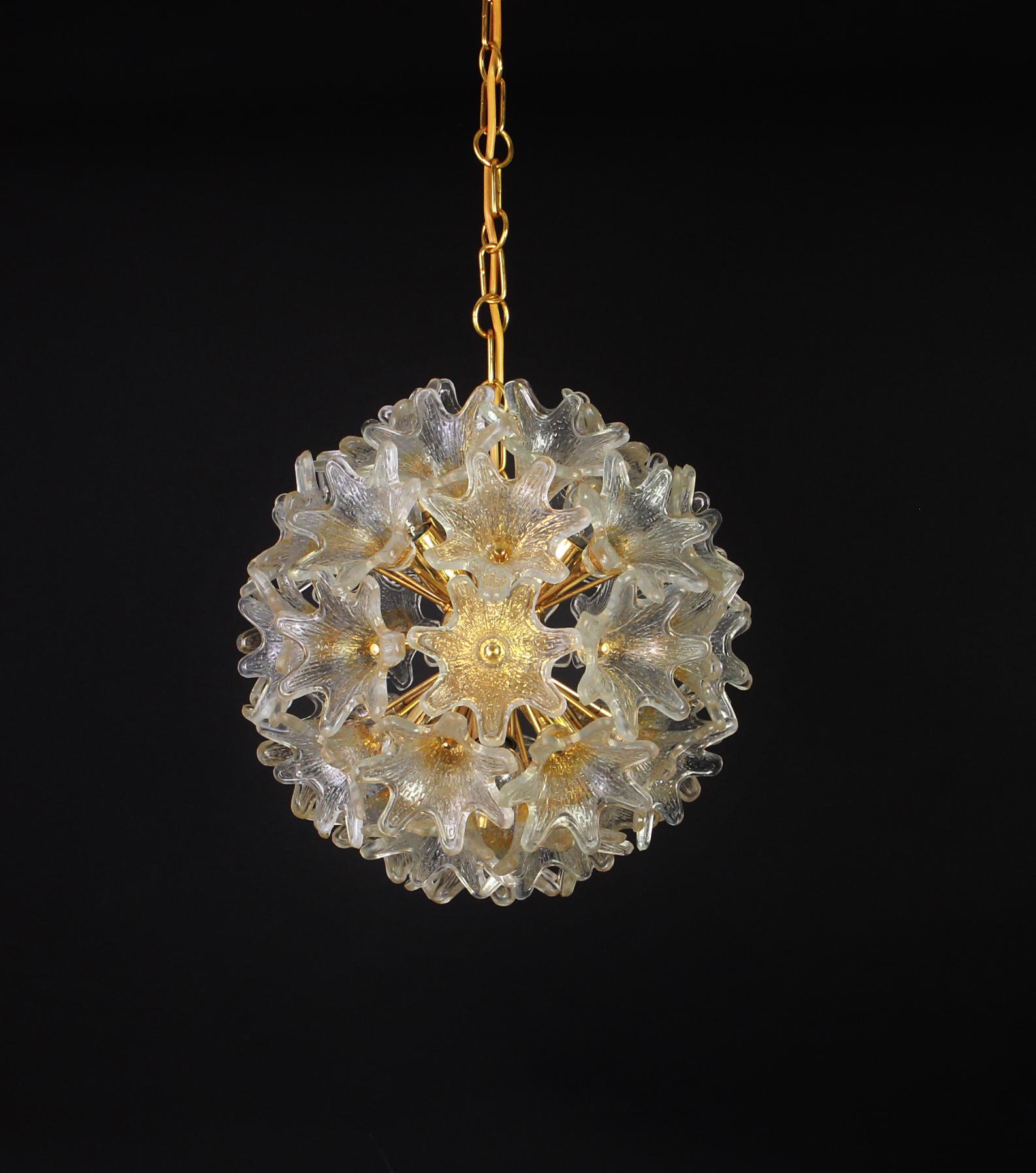 Espectacular Lámpara de Cristal de Murano Flor de Sol de Venini VeArt, Italia Años 70 Latón en venta