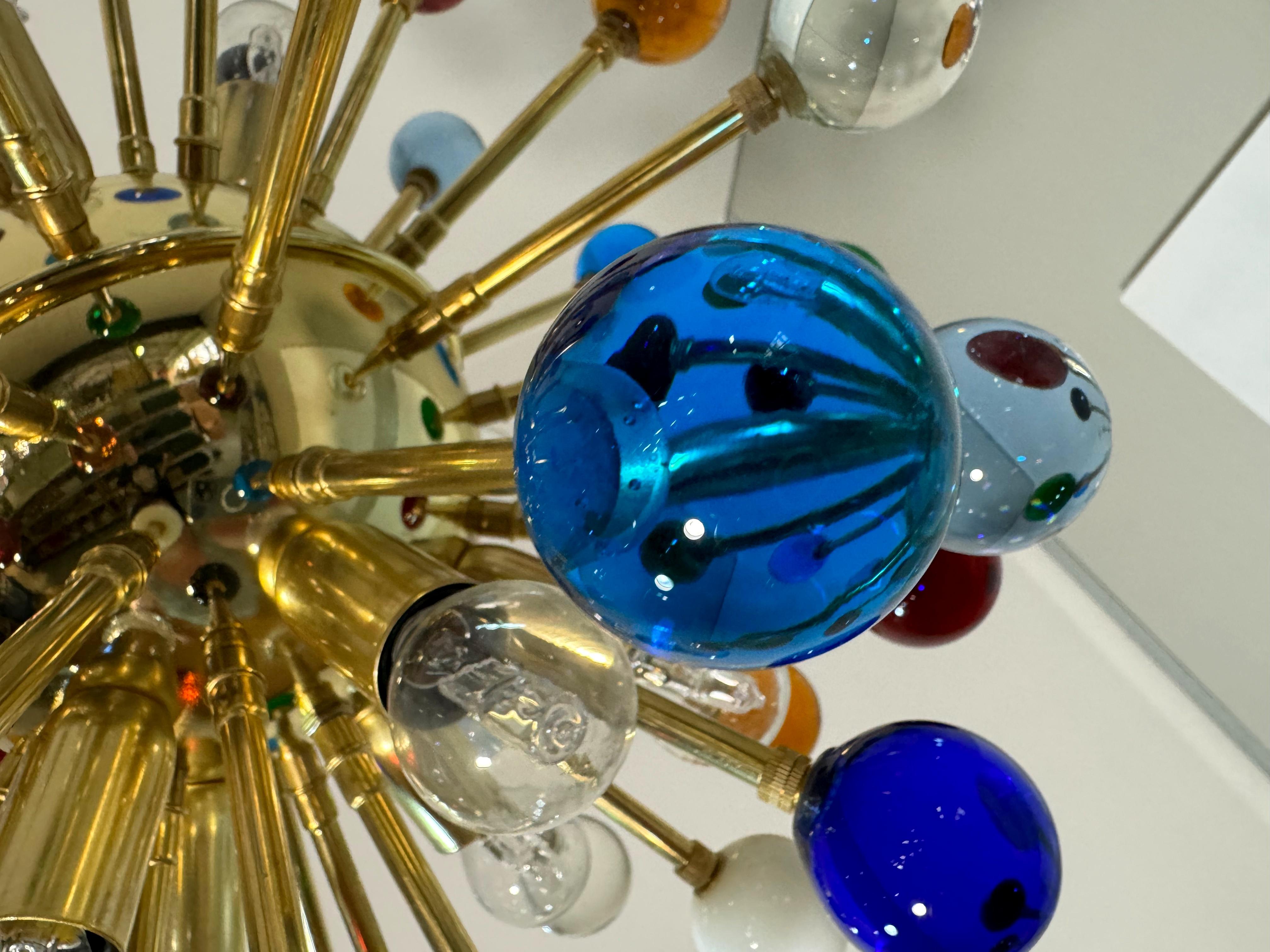 Spektakulärer Sputnik-Kronleuchter aus mehrfarbigem Muranoglas - 51 Gläser 9