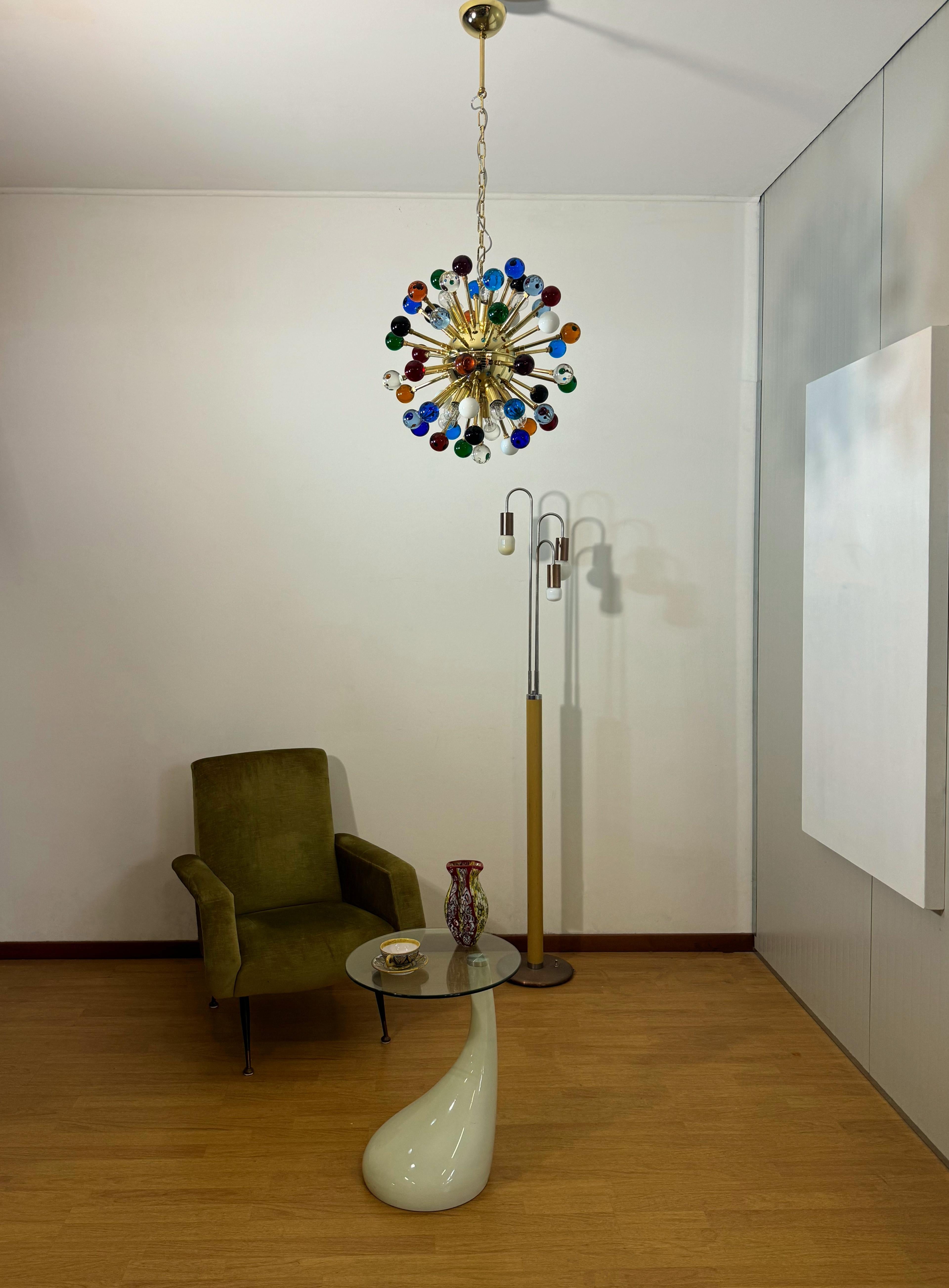 Spektakulärer Sputnik-Kronleuchter aus mehrfarbigem Muranoglas - 51 Gläser (Moderne der Mitte des Jahrhunderts)