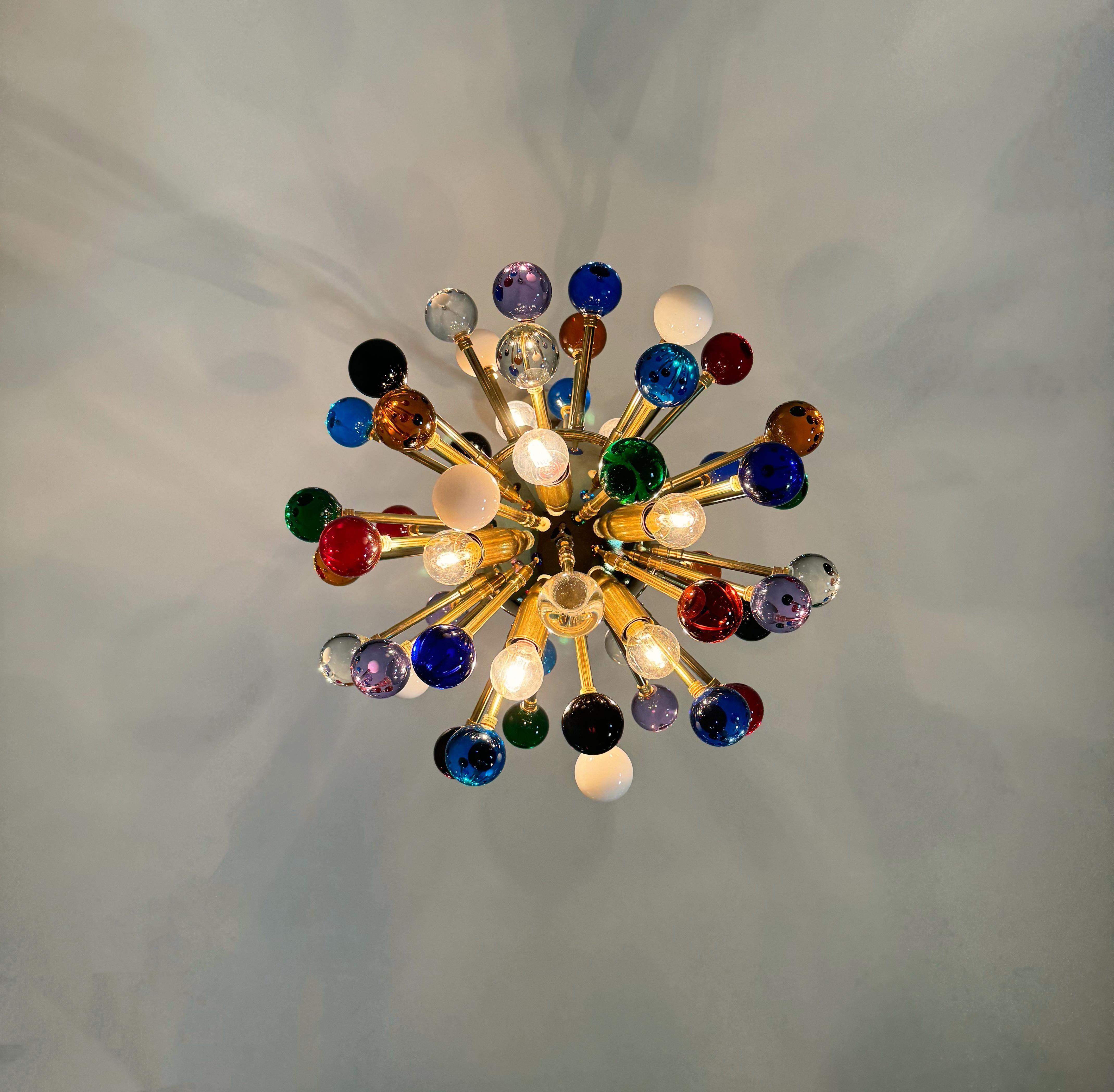 Spektakulärer Sputnik-Kronleuchter aus mehrfarbigem Muranoglas - 51 Gläser (Italian)