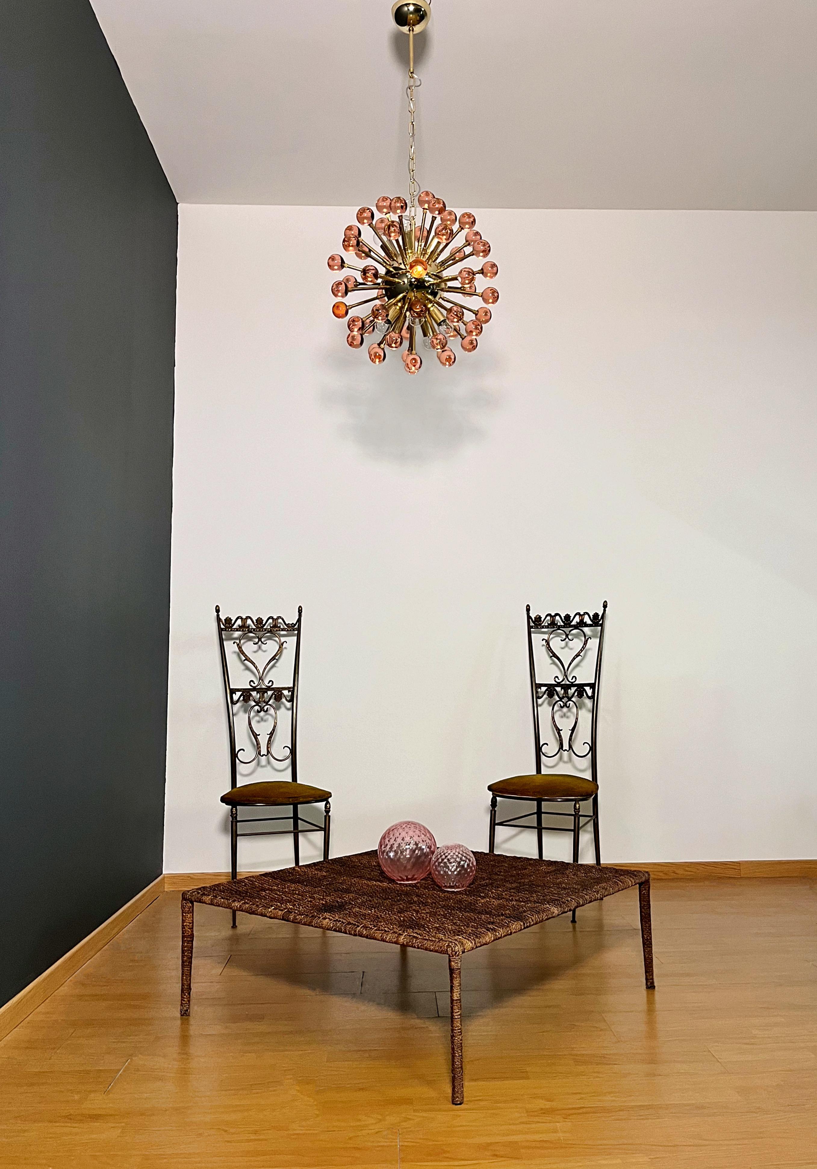 Mid-Century moderno Spectacular Murano pink Glass Sputnik Chandelier - 51 glasses in vendita