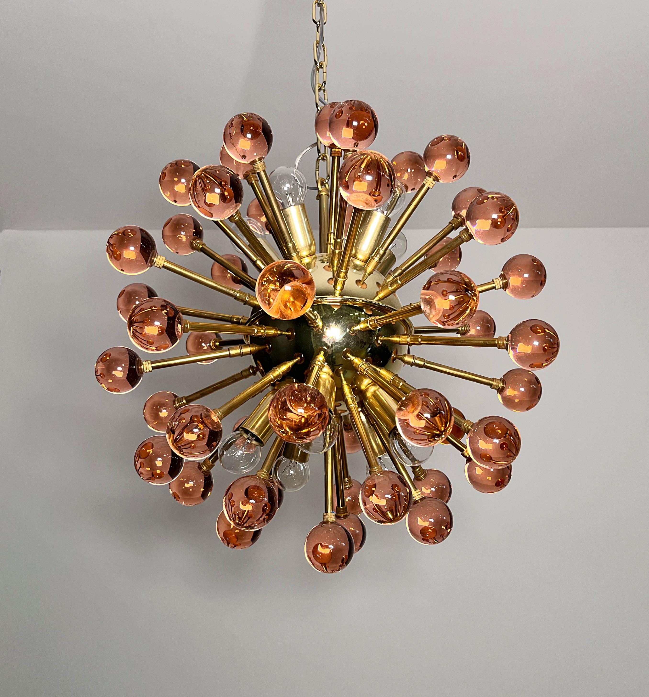 Galvanizzato Spectacular Murano pink Glass Sputnik Chandelier - 51 glasses in vendita