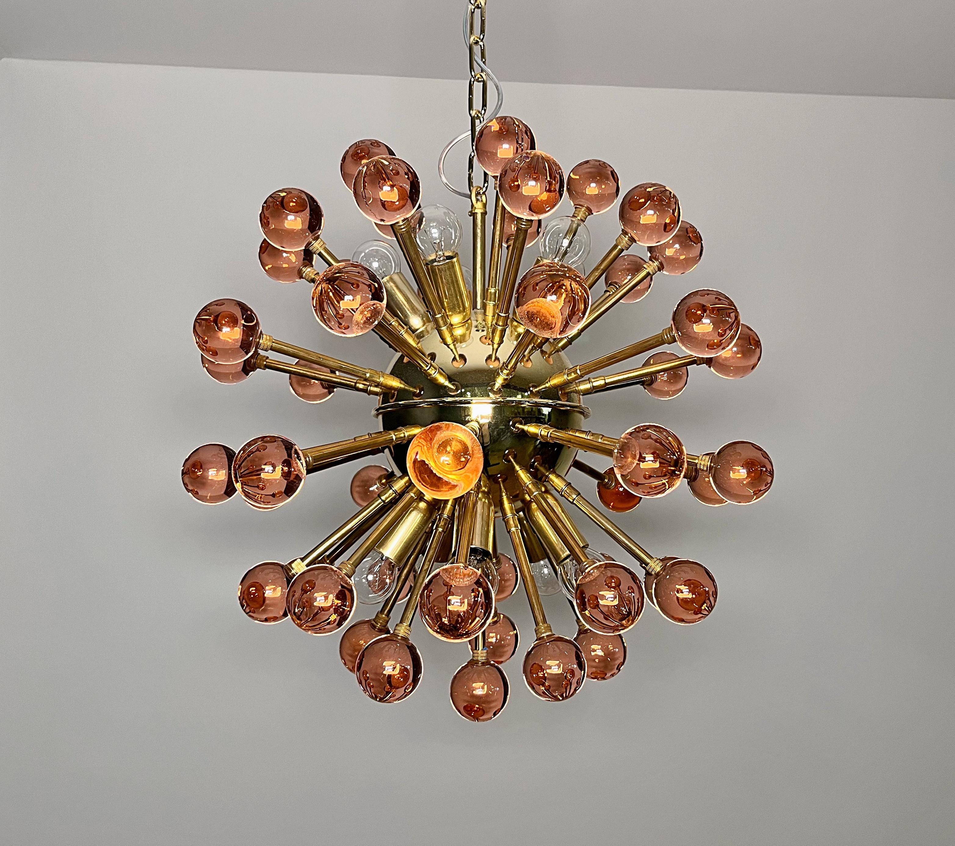 Vetro artistico Spectacular Murano pink Glass Sputnik Chandelier - 51 glasses in vendita