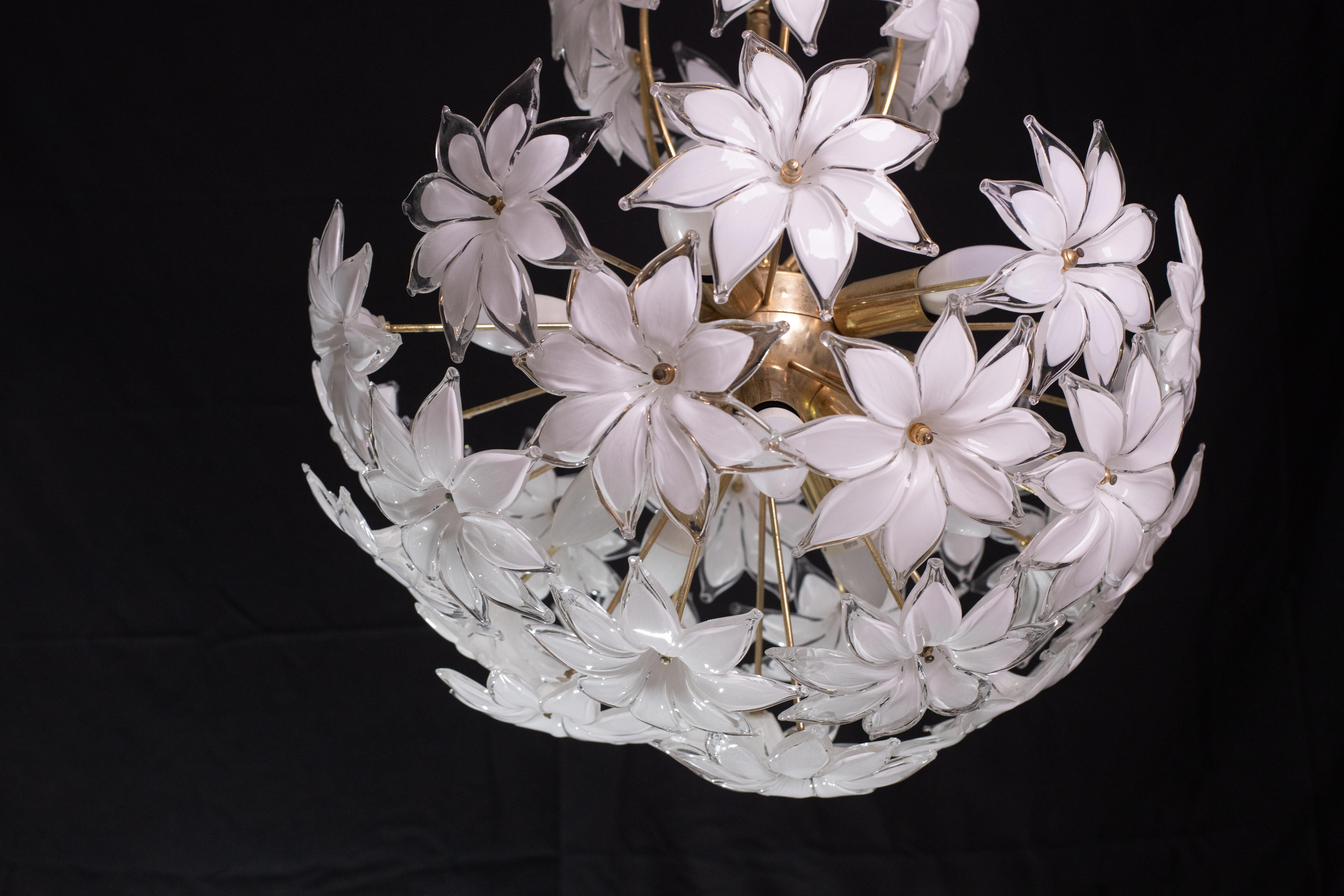 Spektakuläre Murano-Sputnik-Blumen mit weißen Blumen, 1980er Jahre im Angebot 5