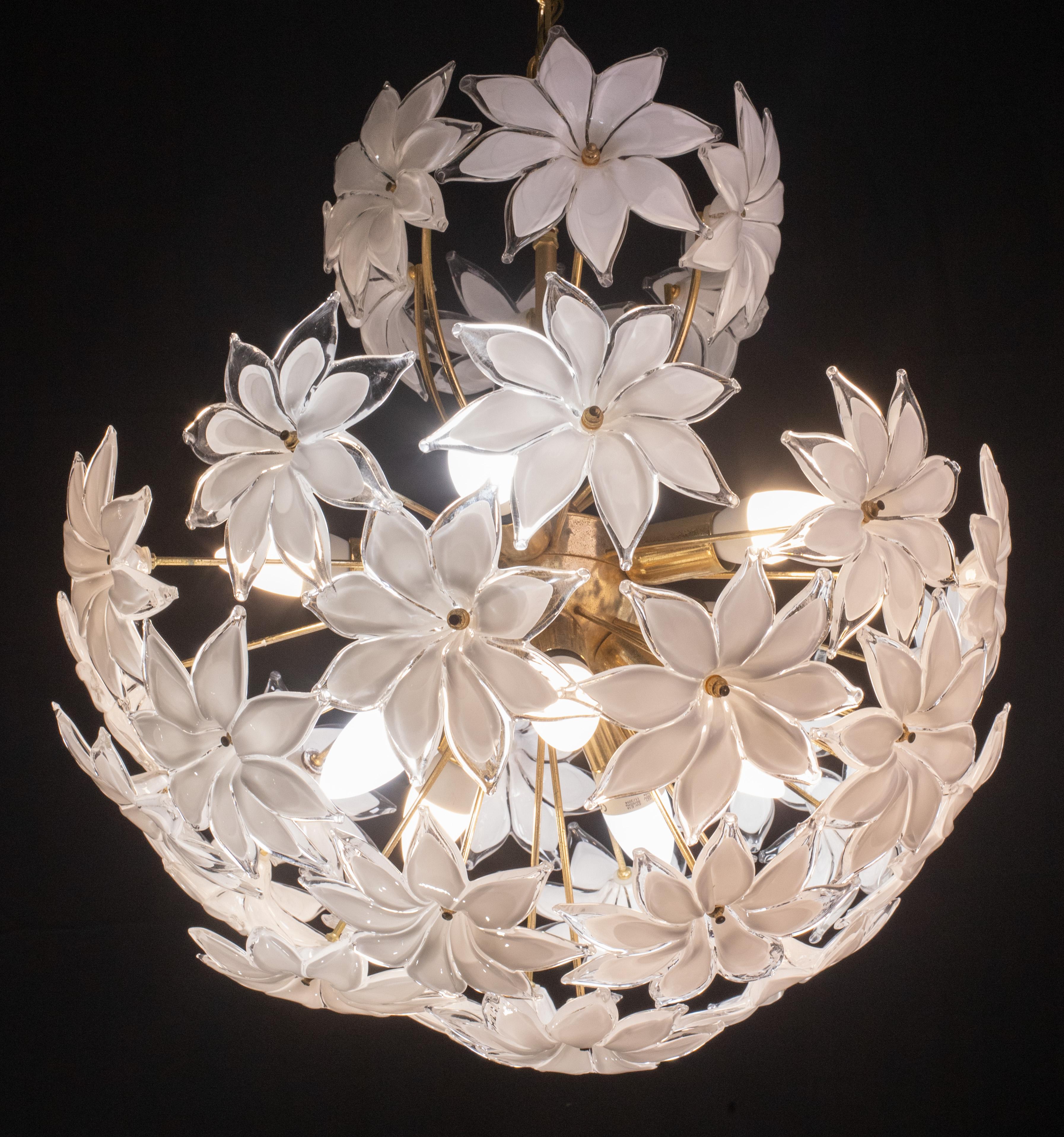 Vintage Murano glass chandelier with glass flowers.
Gold bath frame, some small signs of time that gives authenticity and charm.
The chandelier has 10 light points with E14 socket.
The height of the chandelier is 110 cm, 65 cm without chain, the