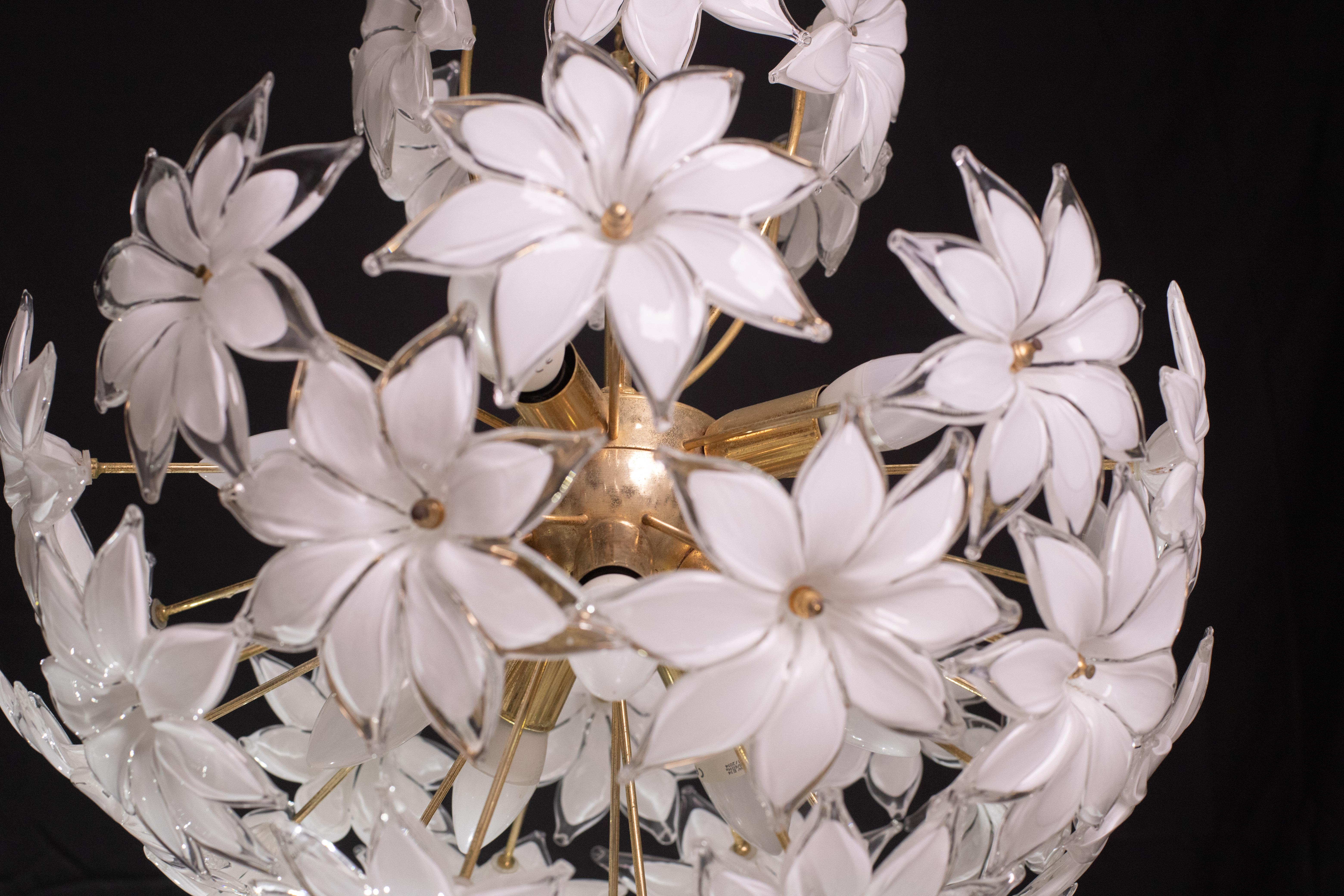 Spektakuläre Murano-Sputnik-Blumen mit weißen Blumen, 1980er Jahre im Angebot 4