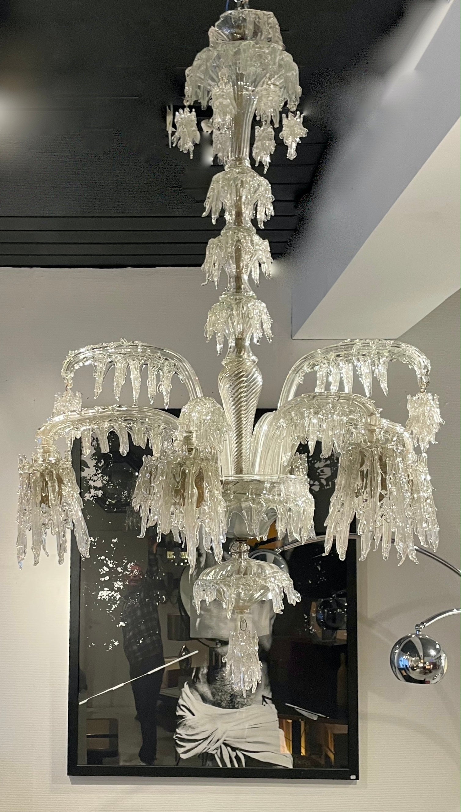 Rare et spectaculaire lustre à six lumières 
