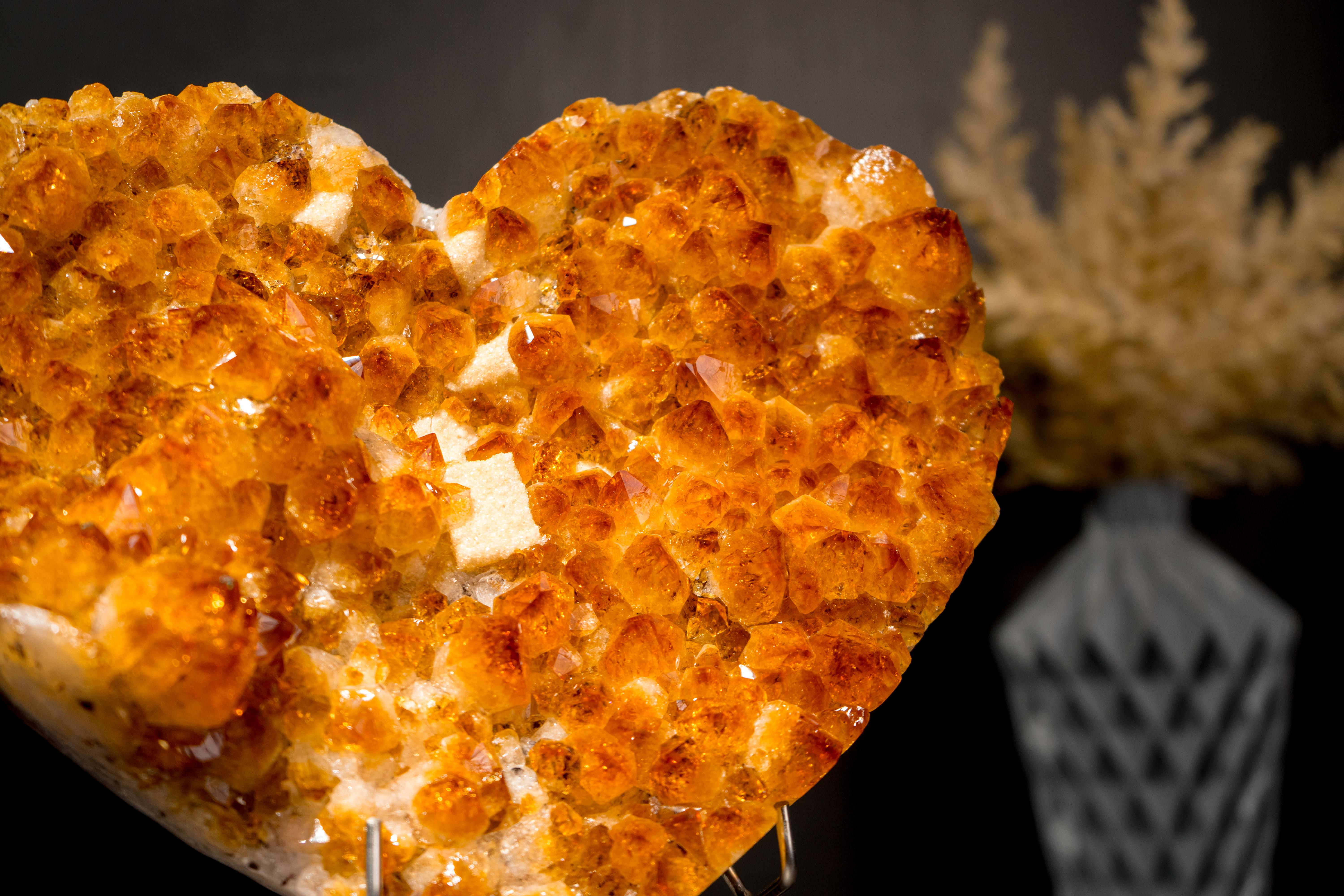 Cristallo Cuore di Citrino naturale con una grande rosetta di fiori in vendita