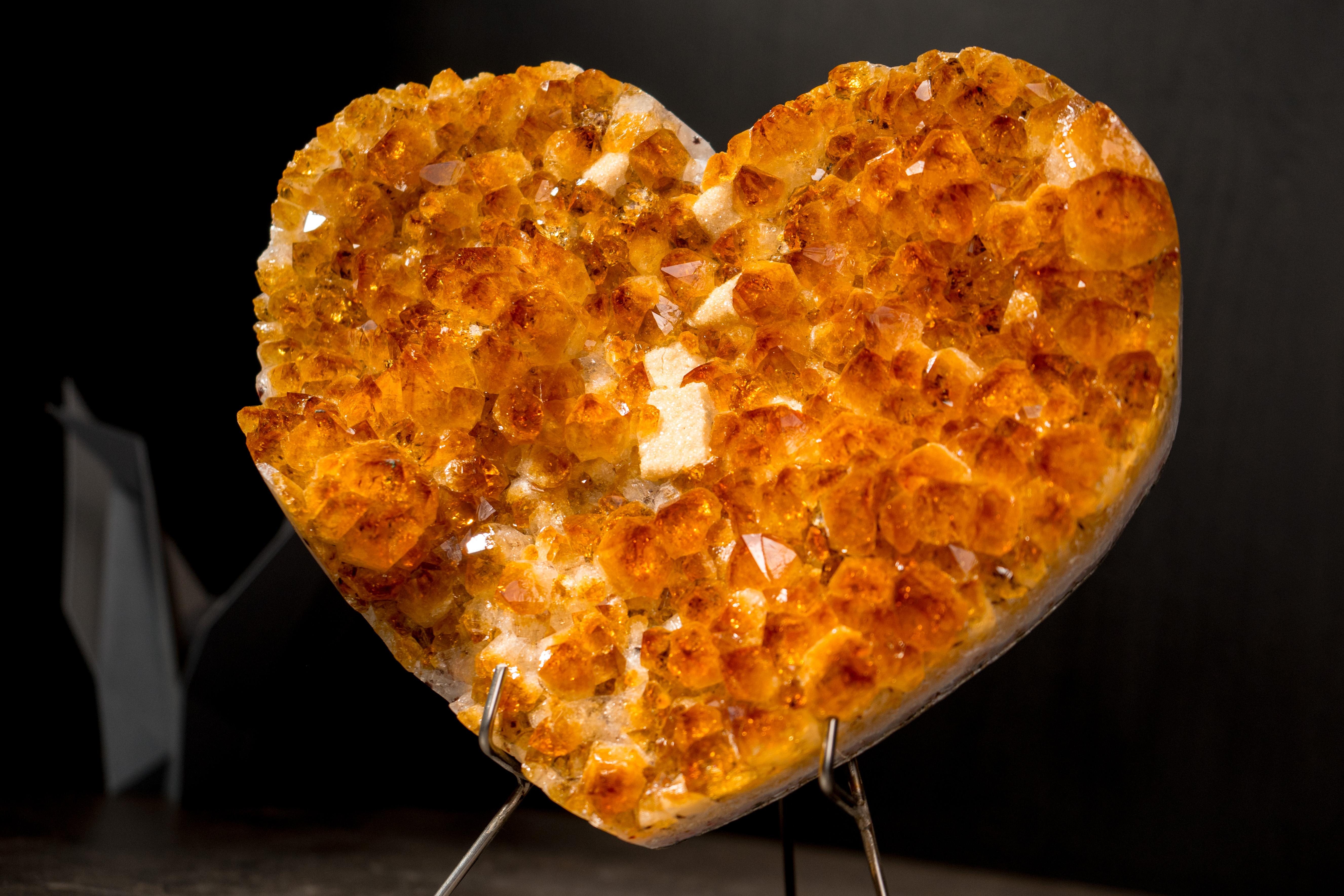 Cuore di Citrino naturale con una grande rosetta di fiori in vendita 1