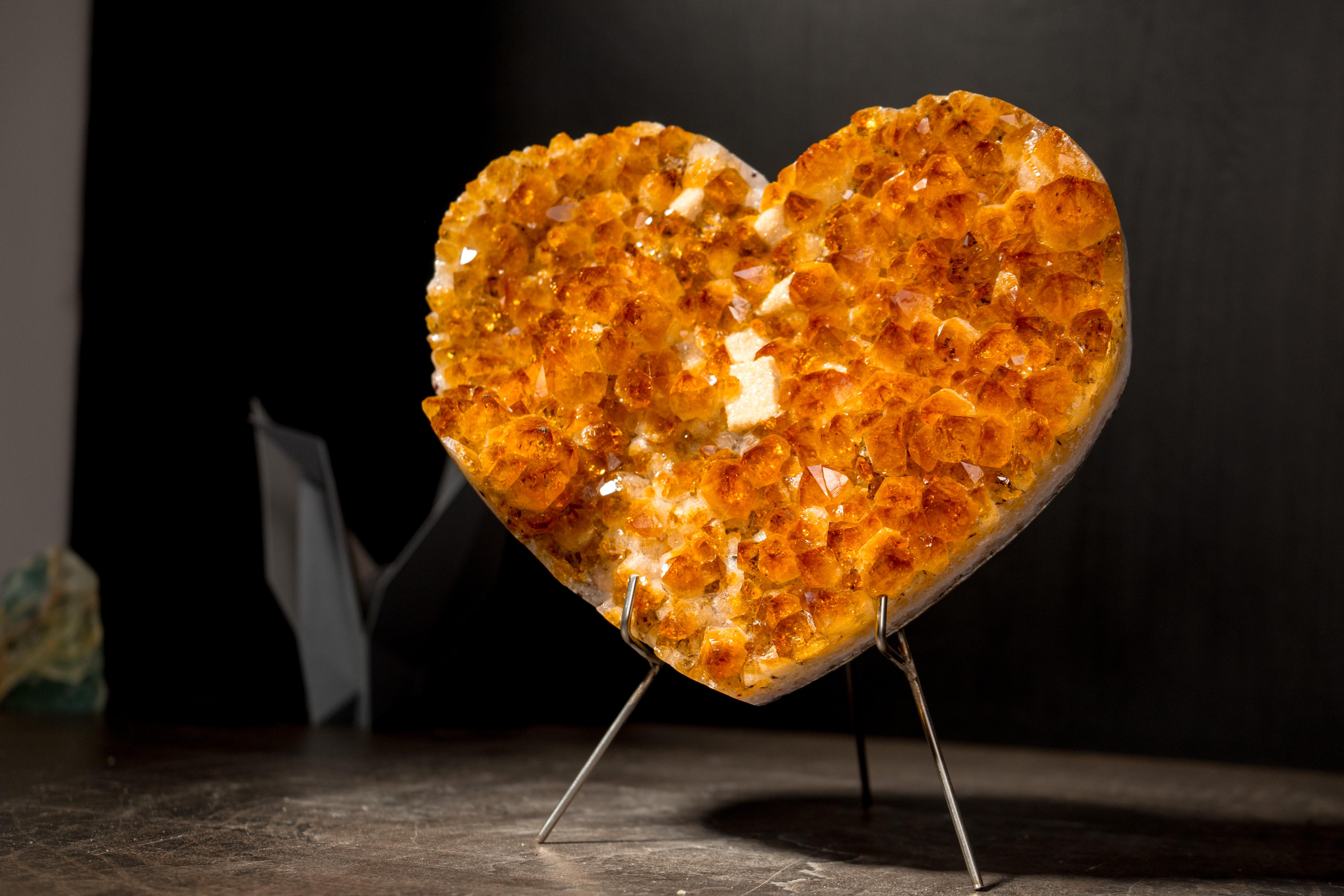 Cuore di Citrino naturale con una grande rosetta di fiori in vendita 2