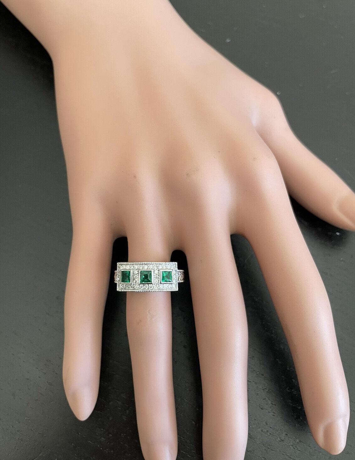 Spectacular Natural Emerald and Diamond 14K Solid White Gold Ring For Sale 4