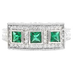 Spektakulärer Ring mit natürlichem Smaragd und Diamant aus 14 Karat massivem Weißgold