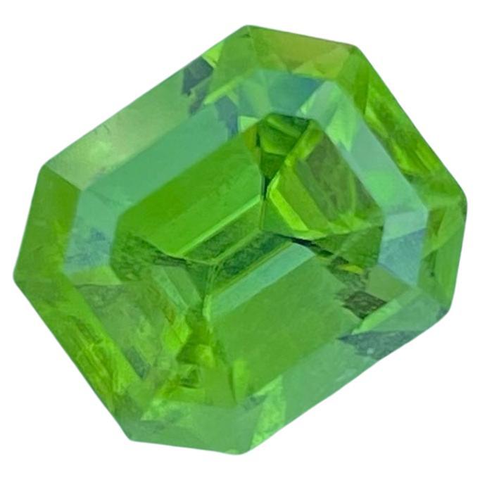 Spectacular Natural Green Peridot Gemstone 4.82 Carats Fine Quality Peridot For Sale