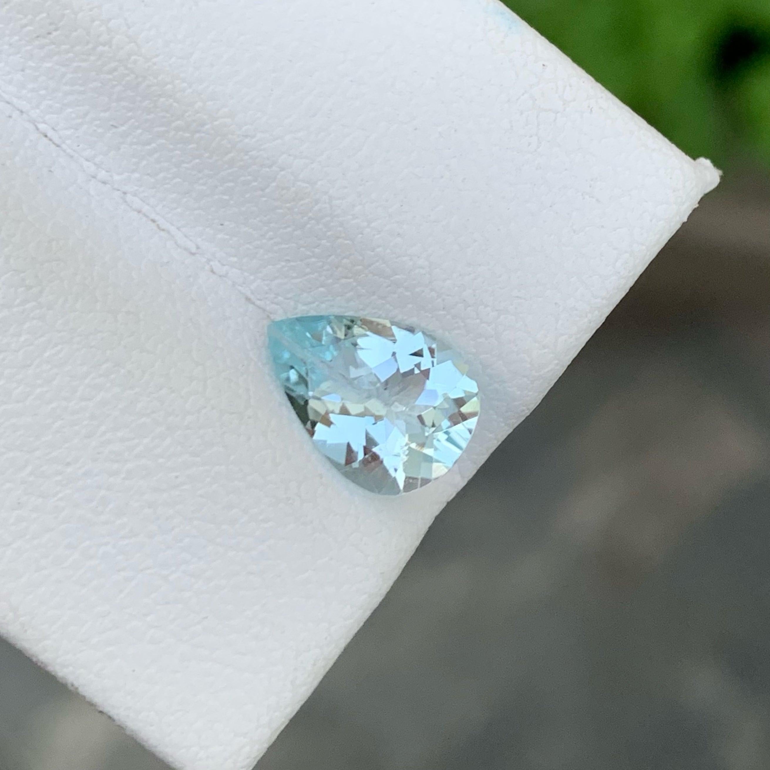 Spectacular Natural Loose Aquamarine Gemstone 1.35 Carats Loose Aquamarine In New Condition For Sale In Bangkok, TH