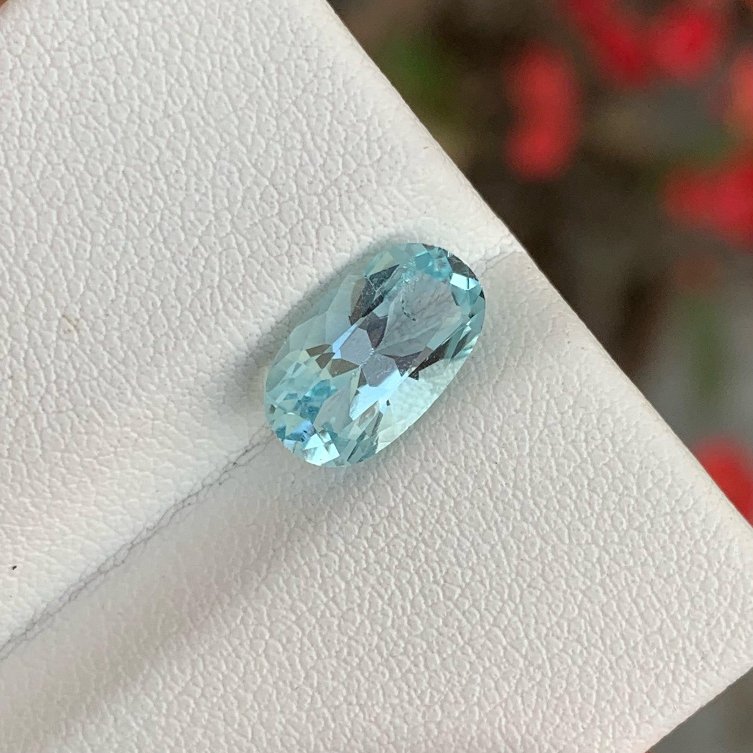 loose aquamarine gemstone