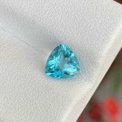 Spektakulärer neonblauer loser Apatit-Edelstein 1,30 Karat