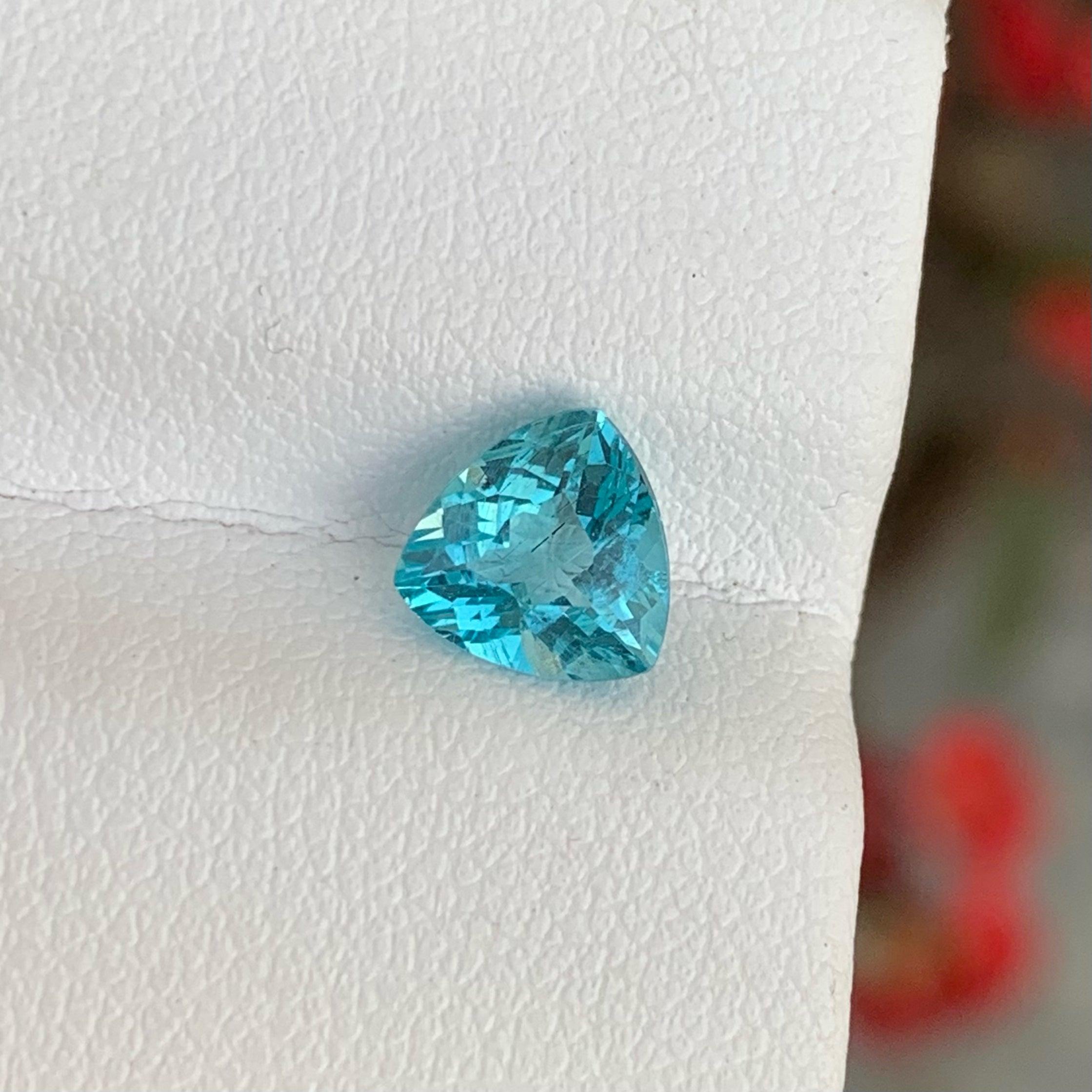 Spectacular Neon Blue Loose Apatite Gemstone 1.30 Carats Apatite Stone