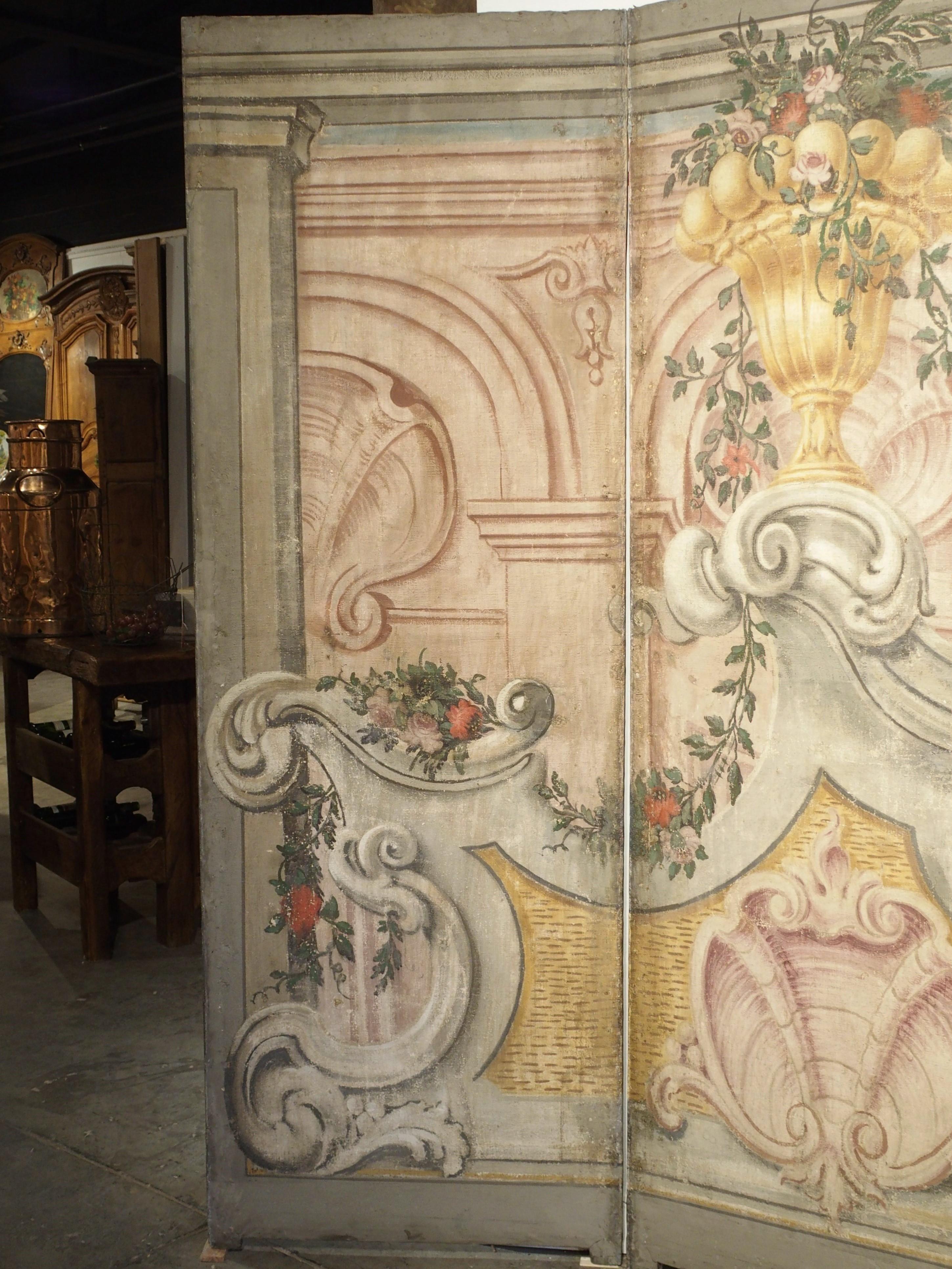 Peint à la main Spectaculaire paravent baroque peint à six panneaux d'Italie, vers 1700 en vente