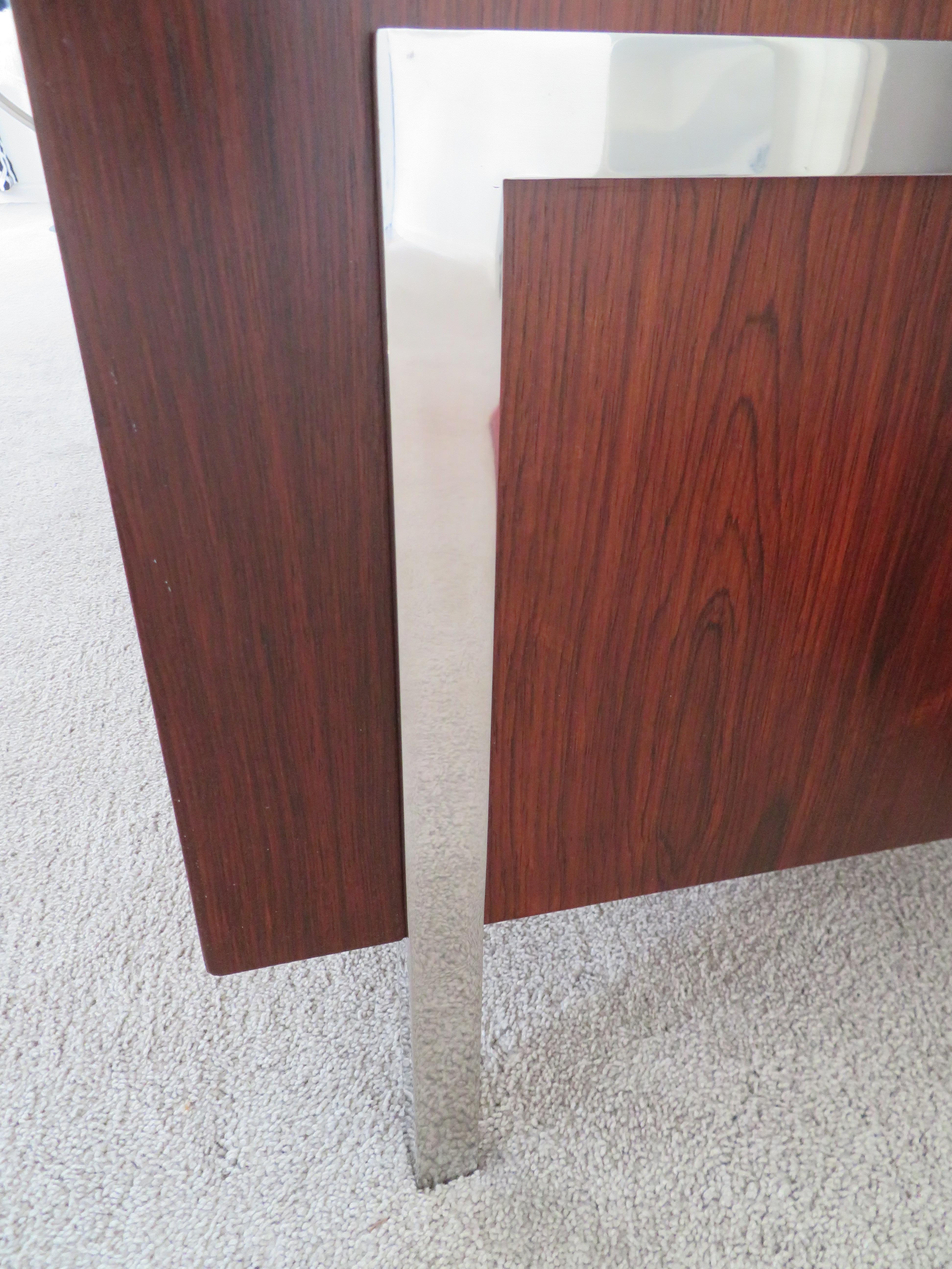 Spectacular Pair Rosewood Chrome Cube Lounge Chairs John Stuart In Good Condition For Sale In Pemberton, NJ