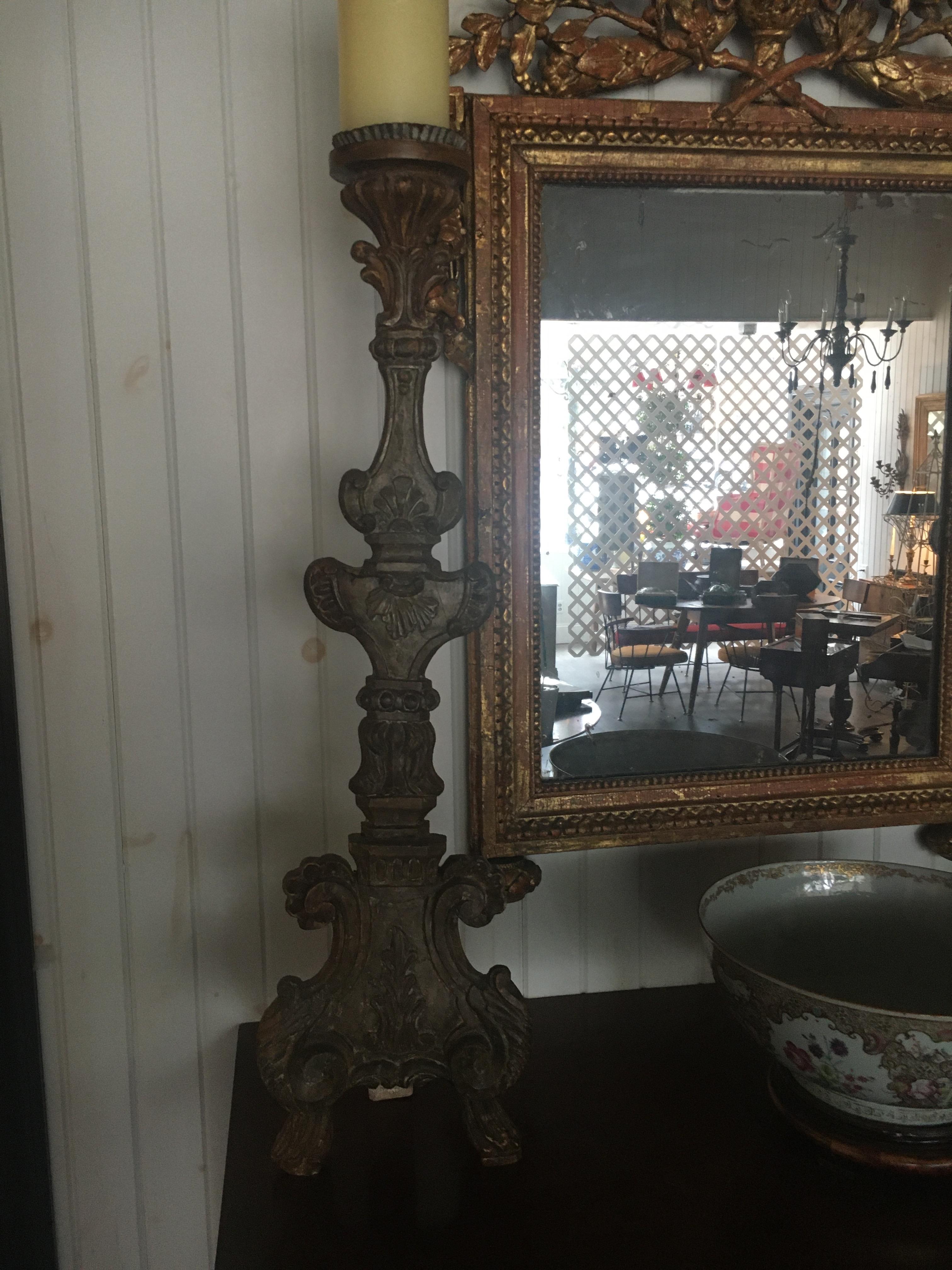 Spectaculaire paire de bougeoirs italiens du 18ème siècle, superbe finition ancienne usée/Patina Bon état - En vente à Buchanan, MI