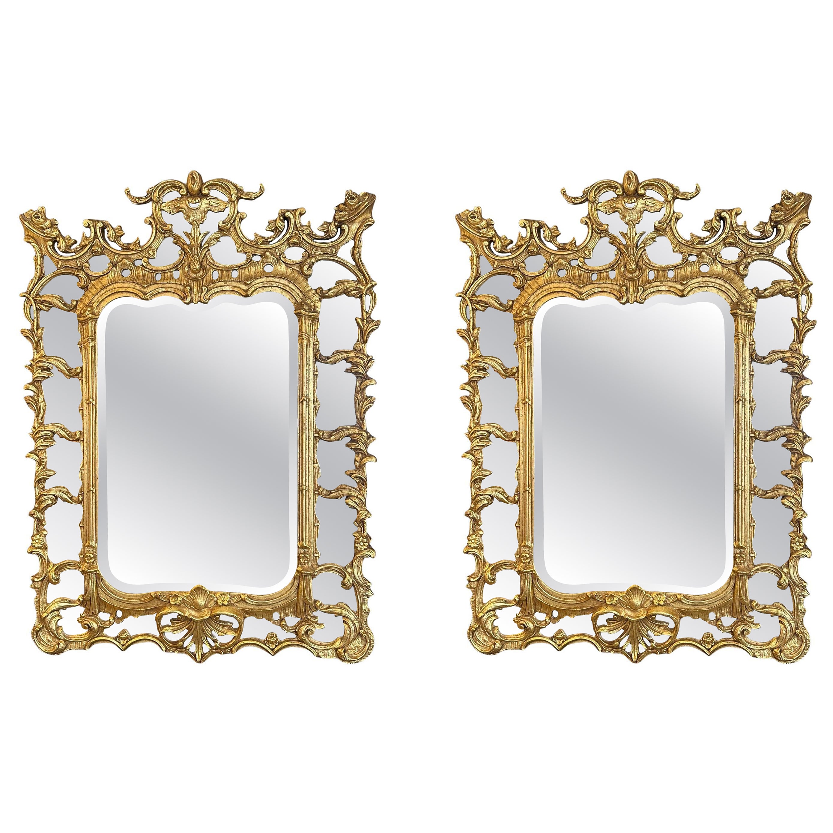 Spectaculaire paire de miroirs ornés en bois doré par Decor Decorative Arts en vente