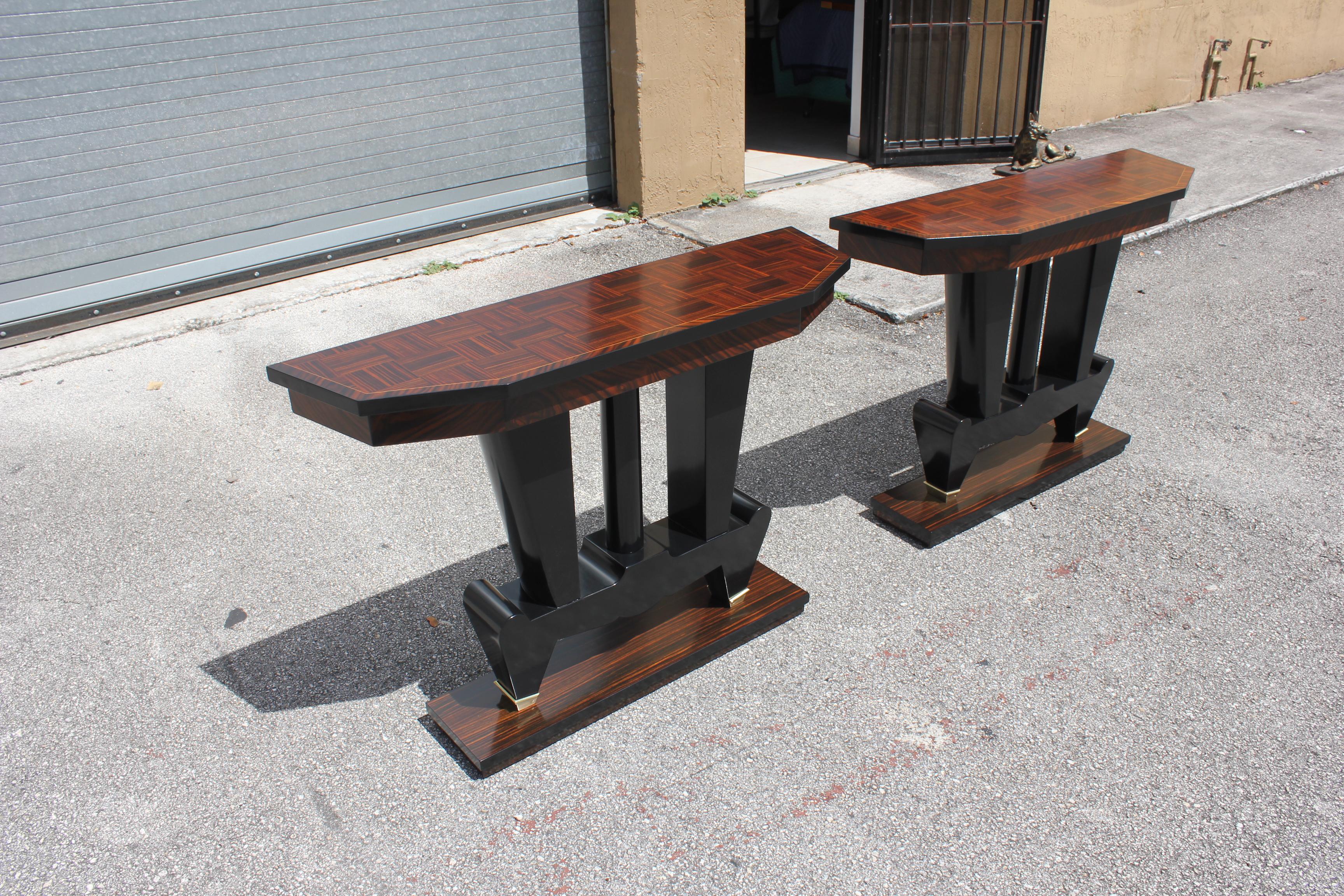 Spectacular Pair of French Art Deco Macassar Ebony Console Tables, circa 1940s 4