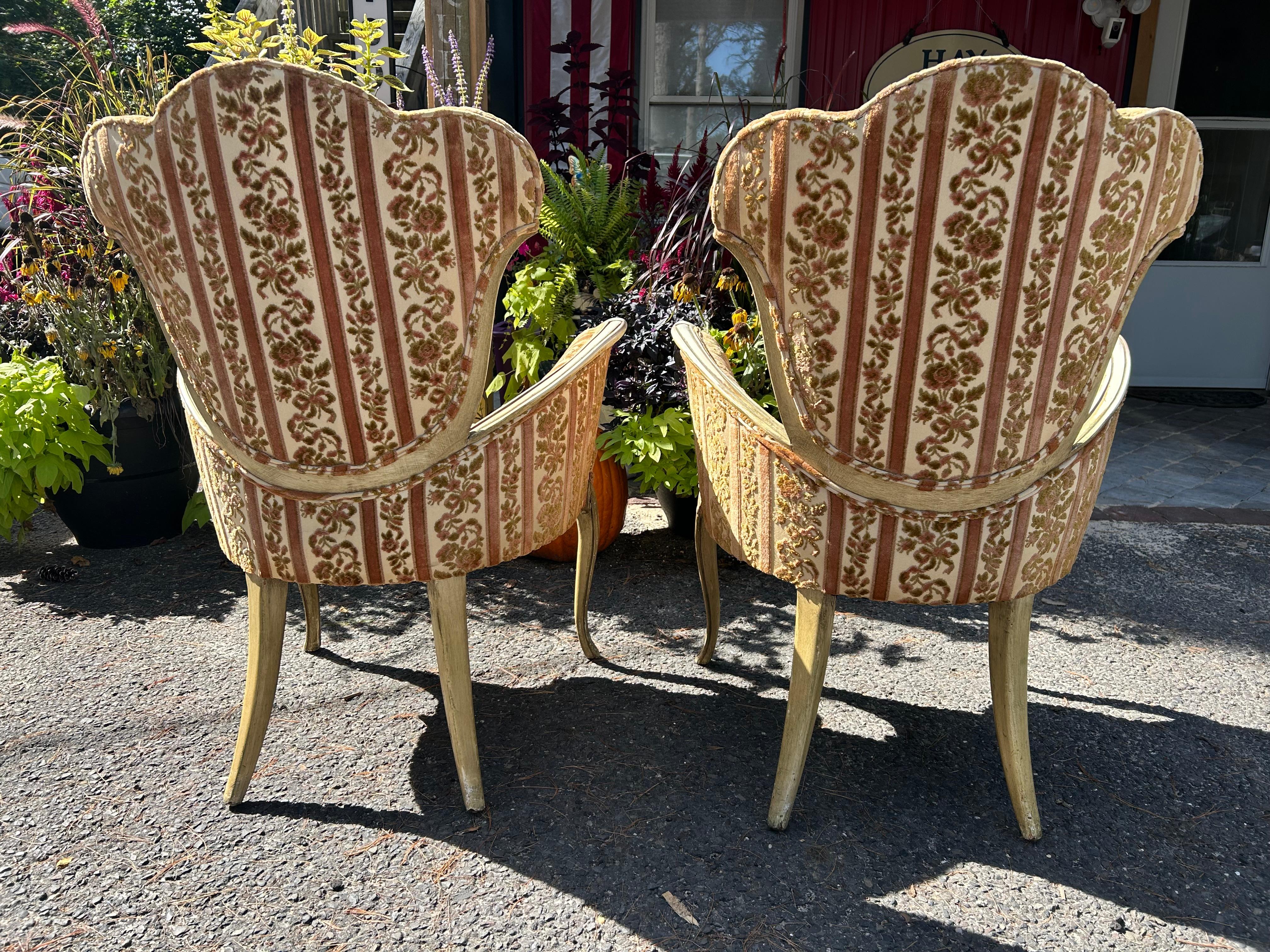 Américain Spectaculaire paire de chaises longues à accoudoirs Grosfeld House Hollywood Regency Modern en vente