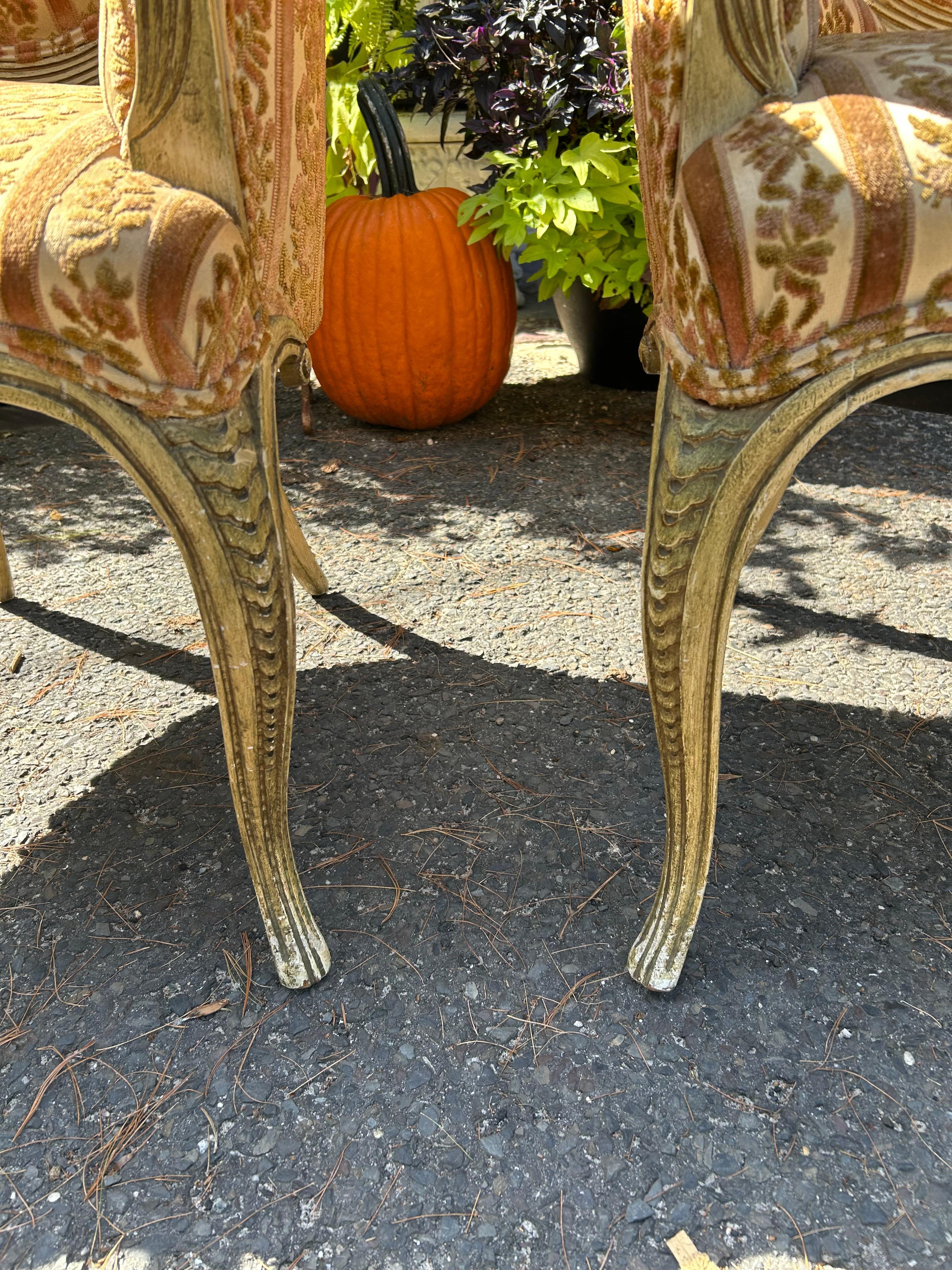 Milieu du XXe siècle Spectaculaire paire de chaises longues à accoudoirs Grosfeld House Hollywood Regency Modern en vente