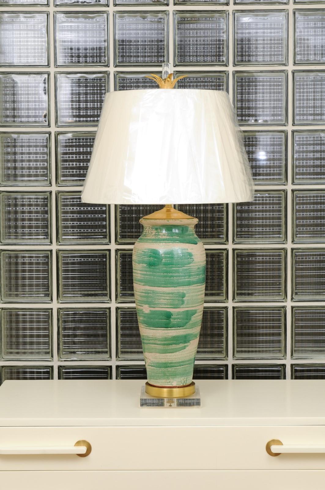 Ces magnifiques lampes sont expédiées telles qu'elles sont photographiées et décrites dans le récit. Ils sont fabriqués sur mesure à partir de matériaux de la plus haute qualité et sont expédiés complets avec les nouveaux abat-jour, les harpes et