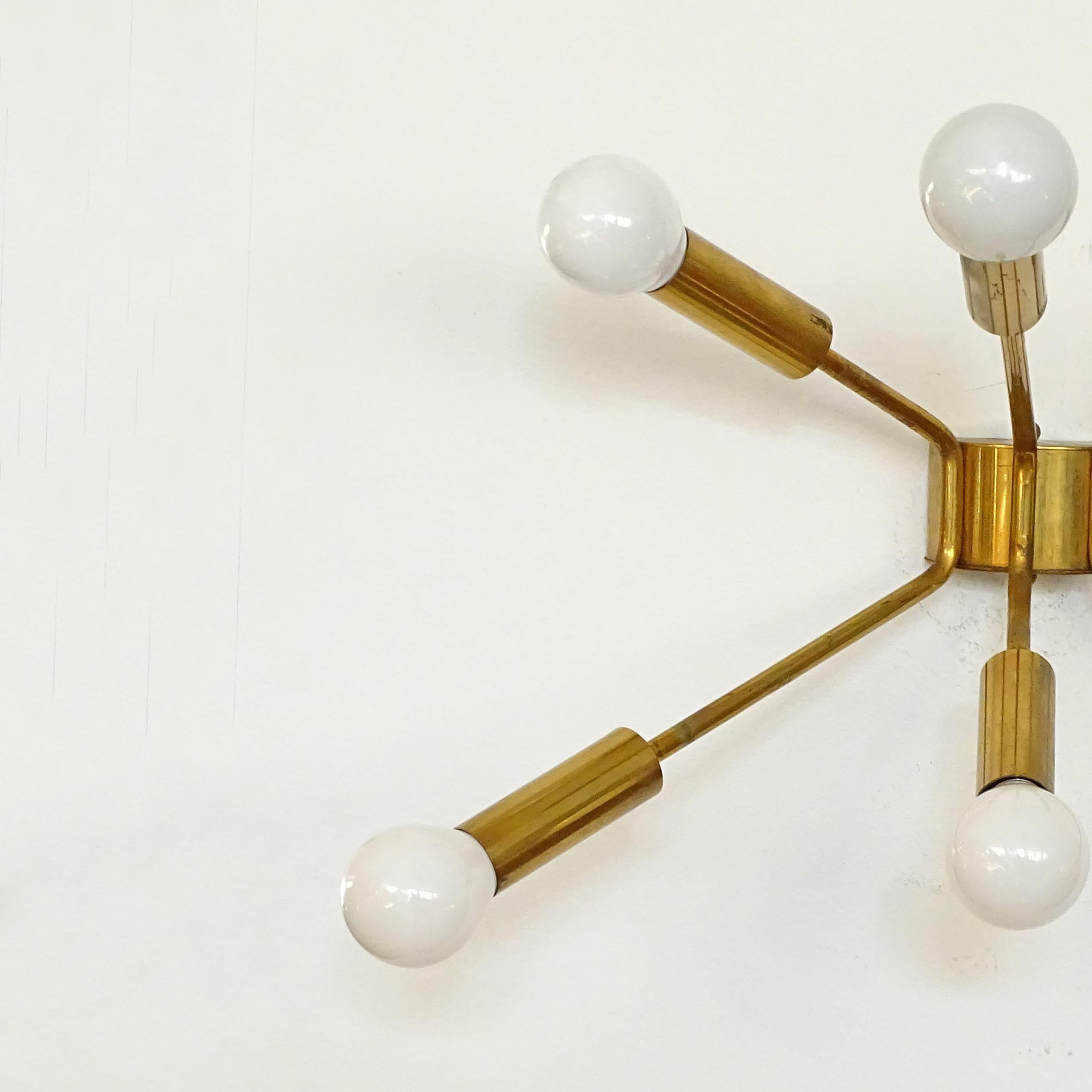 Ottone Spettacolare coppia di lampade da parete Sputnik in ottone degli anni Cinquanta in vendita