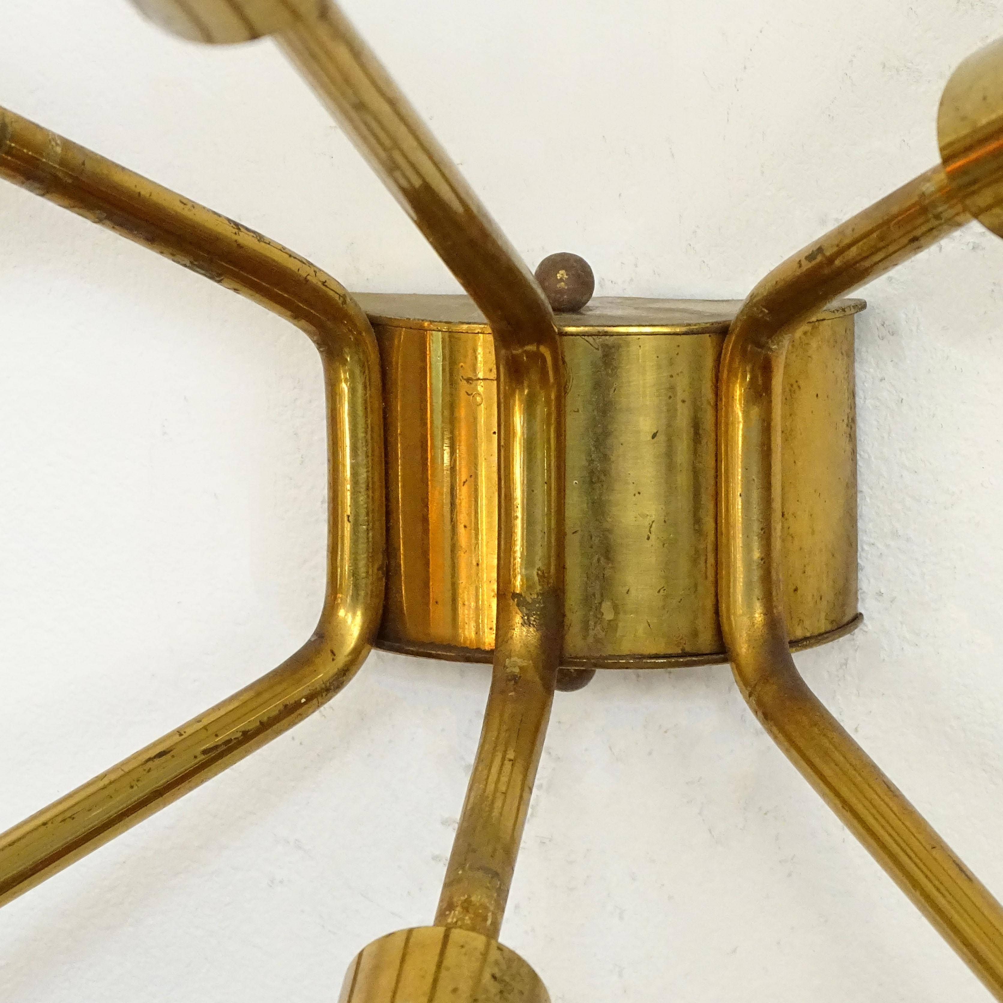 Spettacolare coppia di lampade da parete Sputnik in ottone degli anni Cinquanta in vendita 1