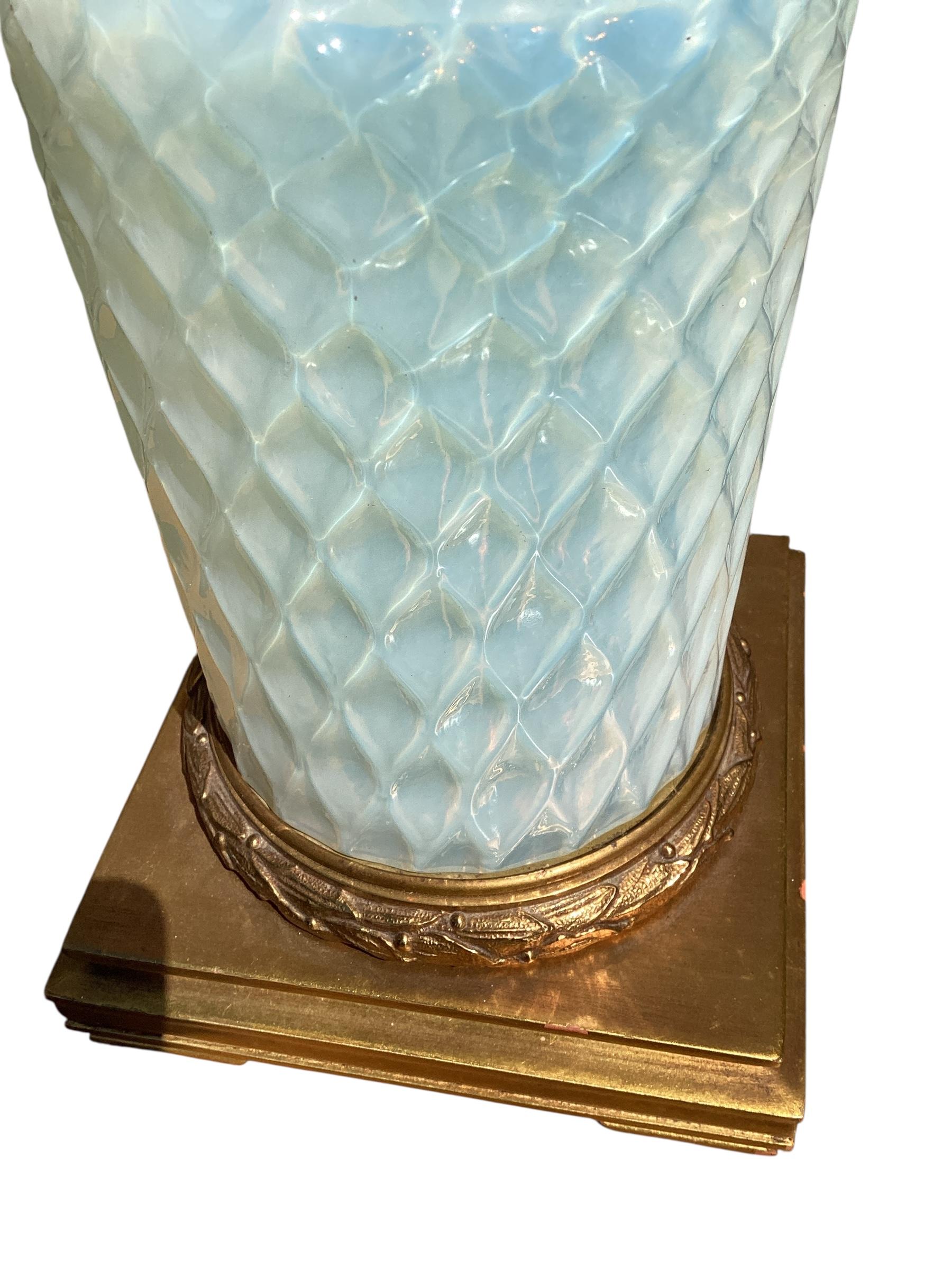 Spectaculaire paire de lampes italiennes en opaline de Murano par Marbro Bon état - En vente à Chapel Hill, NC