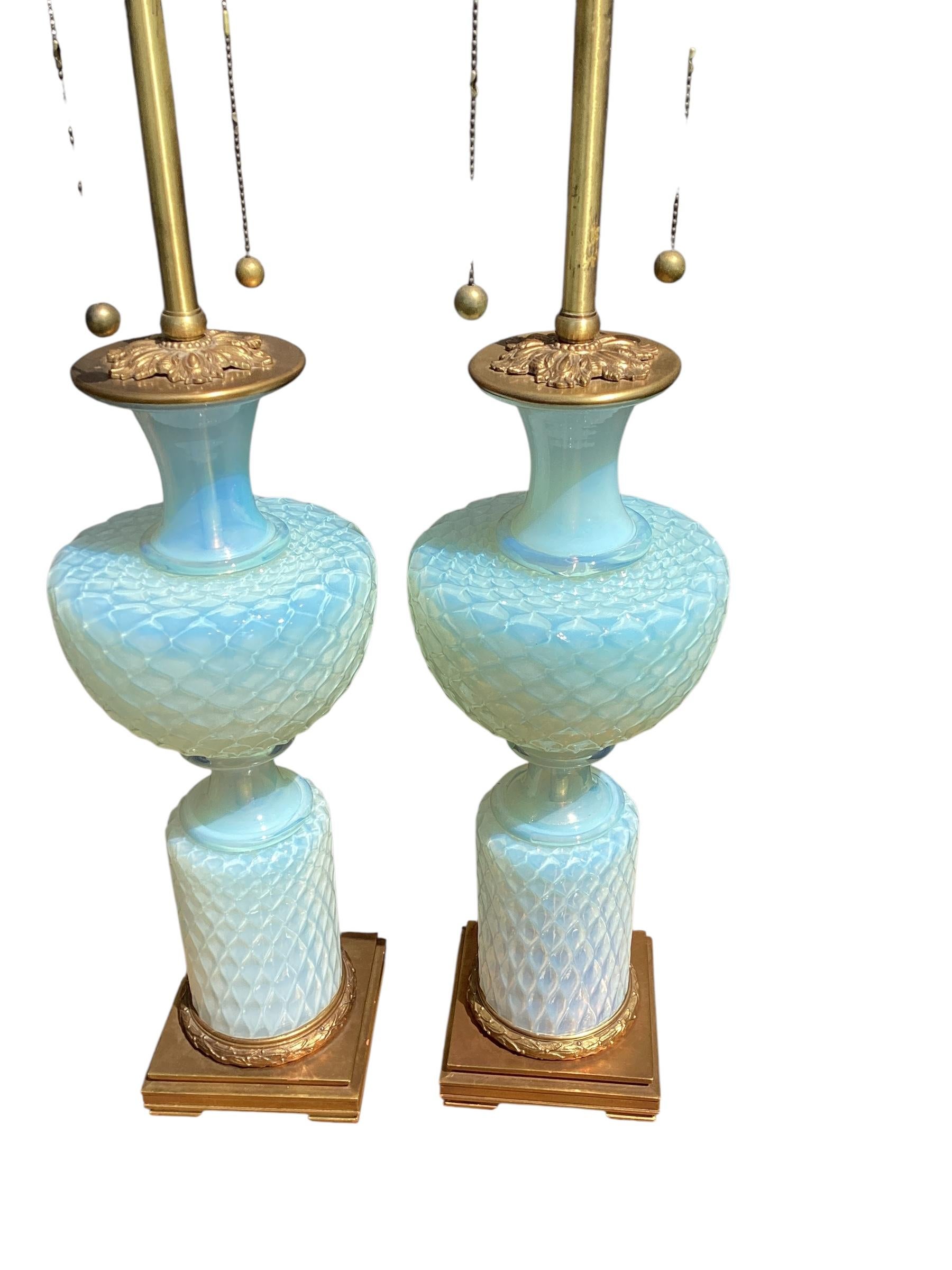 Spectaculaire paire de lampes italiennes en opaline de Murano par Marbro en vente 1
