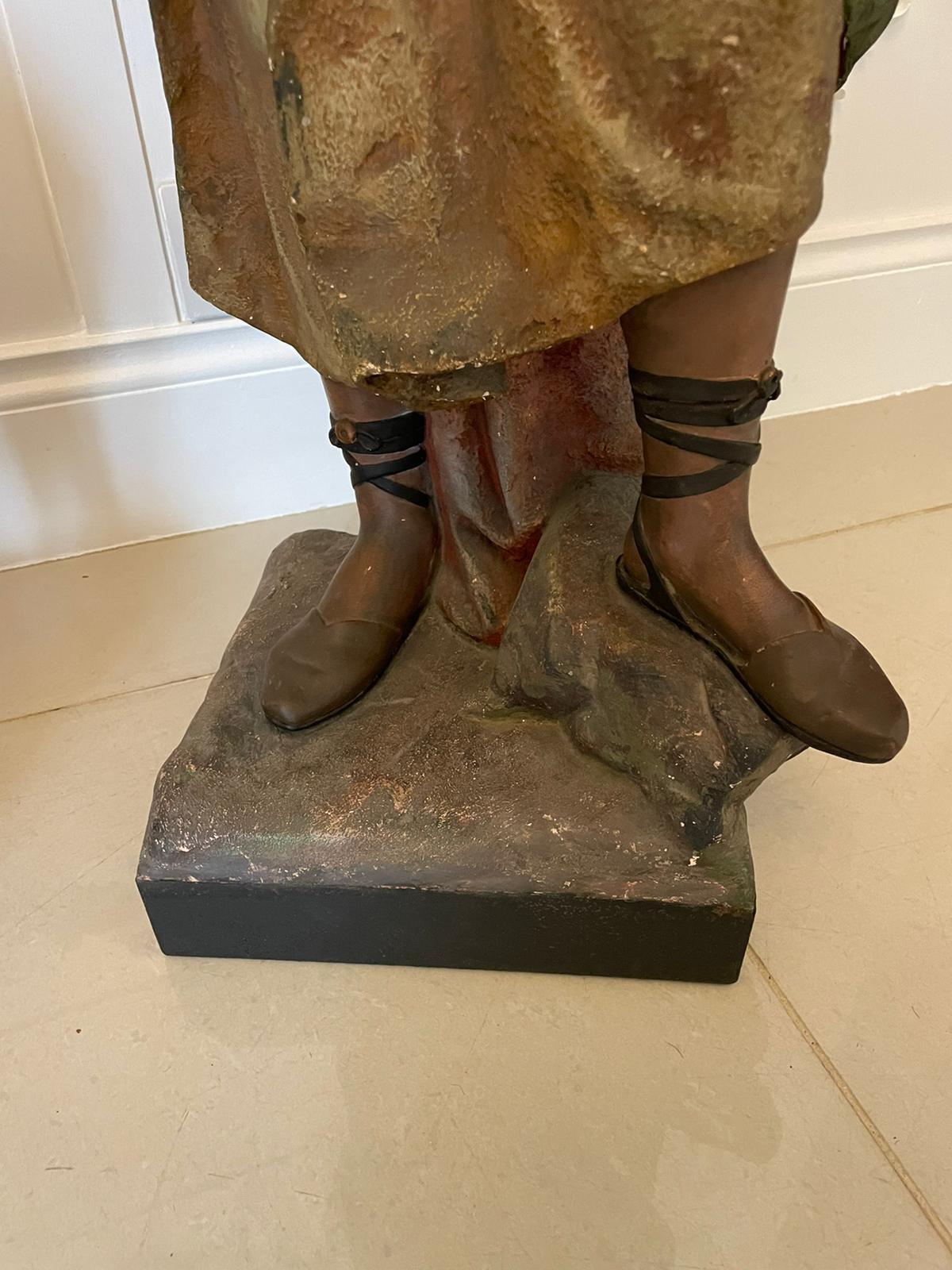 Espectacular Pareja de Grandes Figuras Moriscas de Yeso Policromado de Calidad Antigua en venta 11