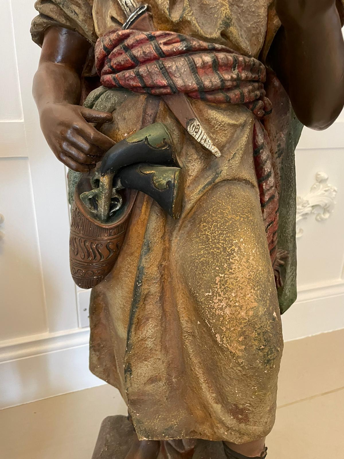 Espectacular Pareja de Grandes Figuras Moriscas de Yeso Policromado de Calidad Antigua en venta 10