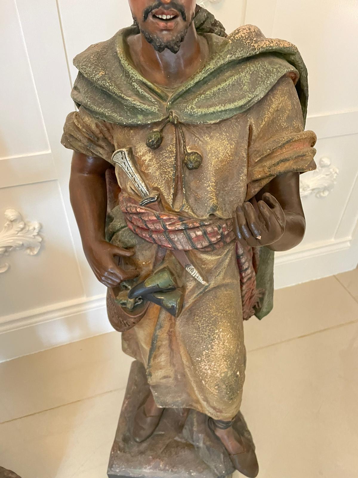 Espectacular Pareja de Grandes Figuras Moriscas de Yeso Policromado de Calidad Antigua en venta 12