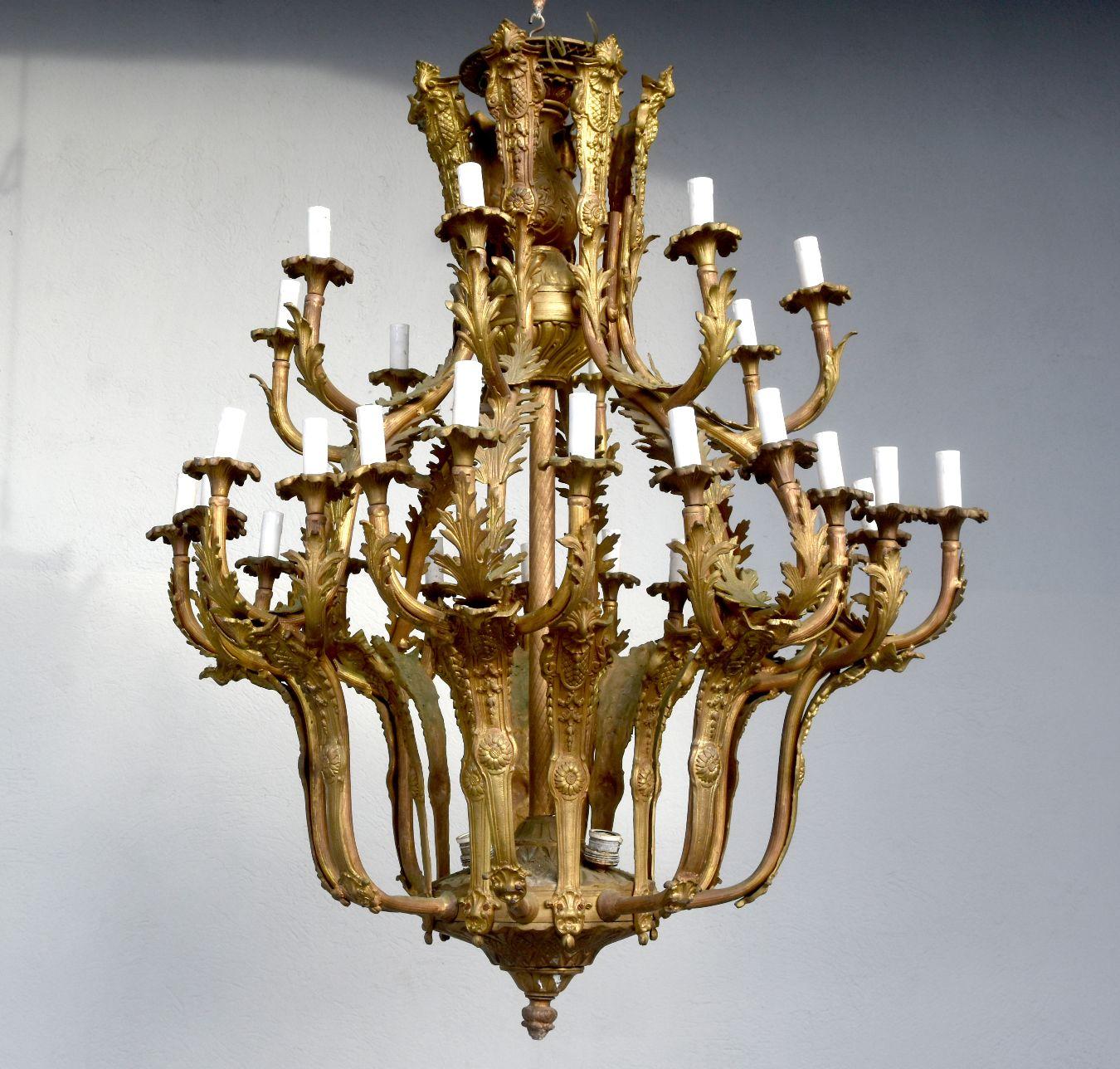 Spectacular Pair of Louis XV Style Chandeliers 36 Lights In Fair Condition In Marseille, FR